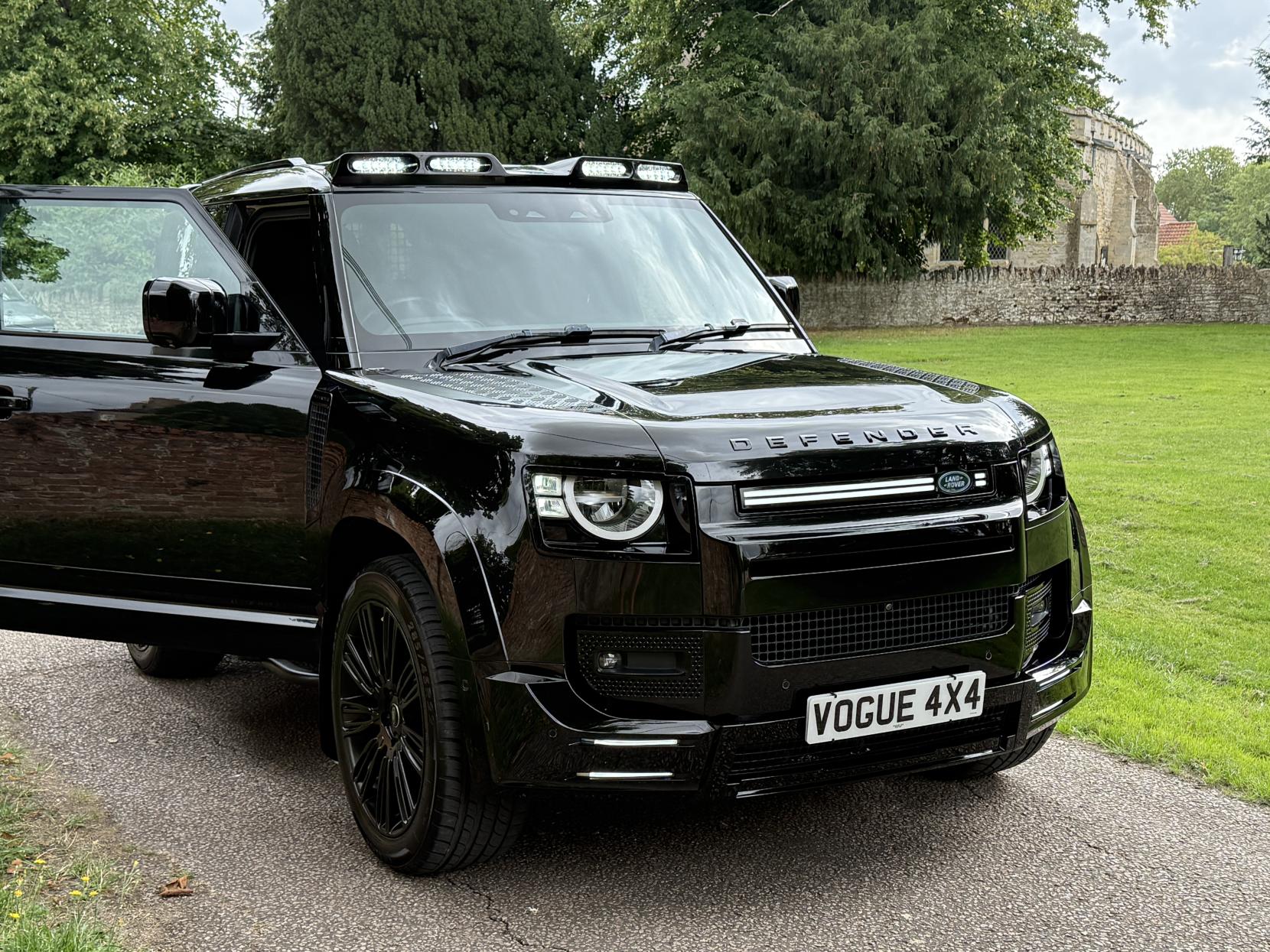 Land Rover Defender 90 3.0 D200 MHEV Hard Top SUV 3dr Diesel Auto 4WD SWB Euro 6 (s/s) (200 ps)