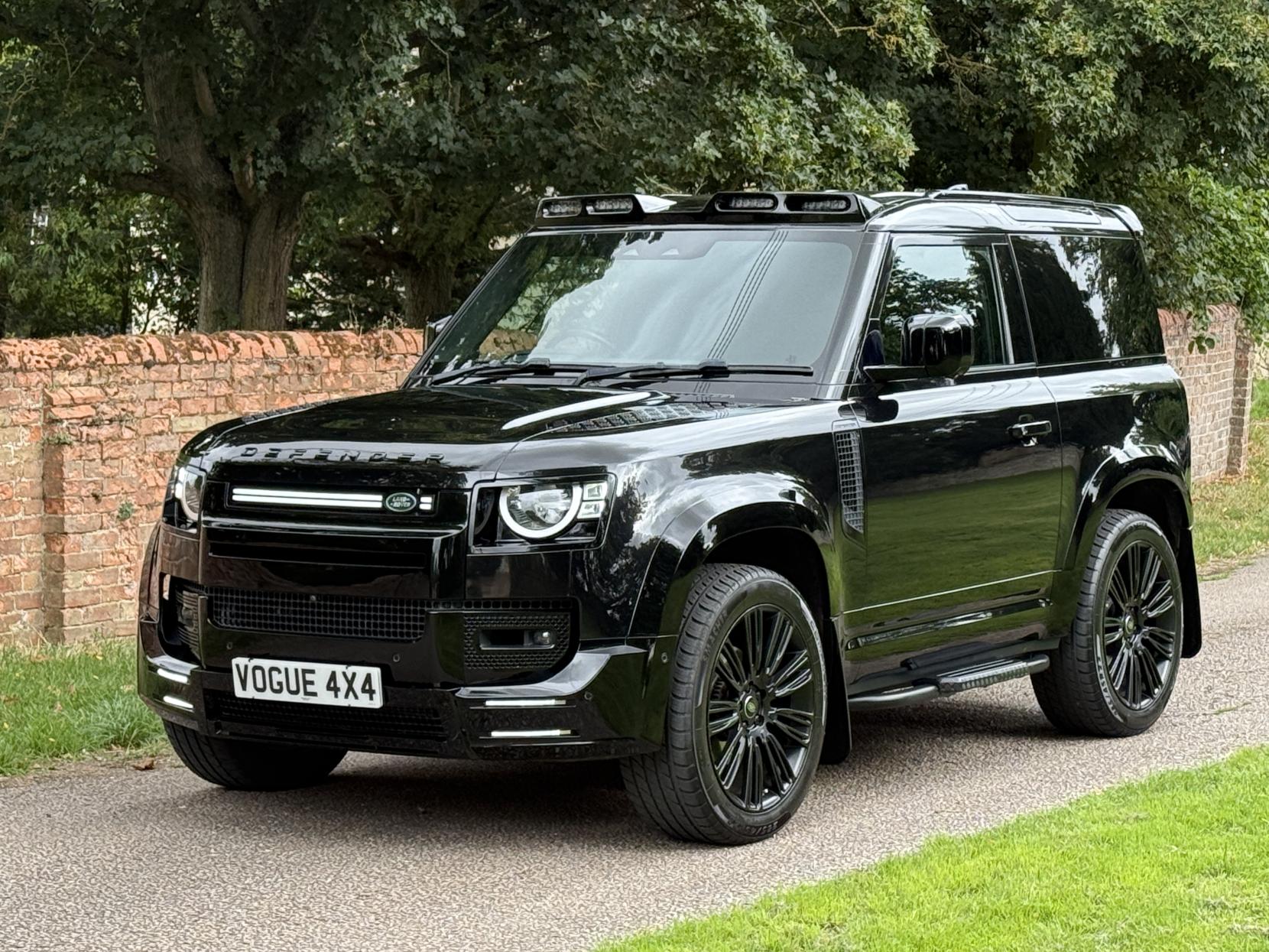 Land Rover Defender 90 3.0 D200 MHEV Hard Top SUV 3dr Diesel Auto 4WD SWB Euro 6 (s/s) (200 ps)