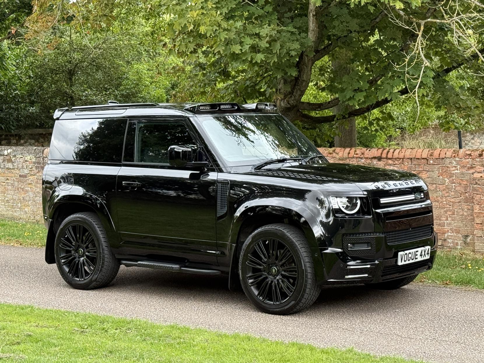 Land Rover Defender 90 3.0 D200 MHEV Hard Top SUV 3dr Diesel Auto 4WD SWB Euro 6 (s/s) (200 ps)