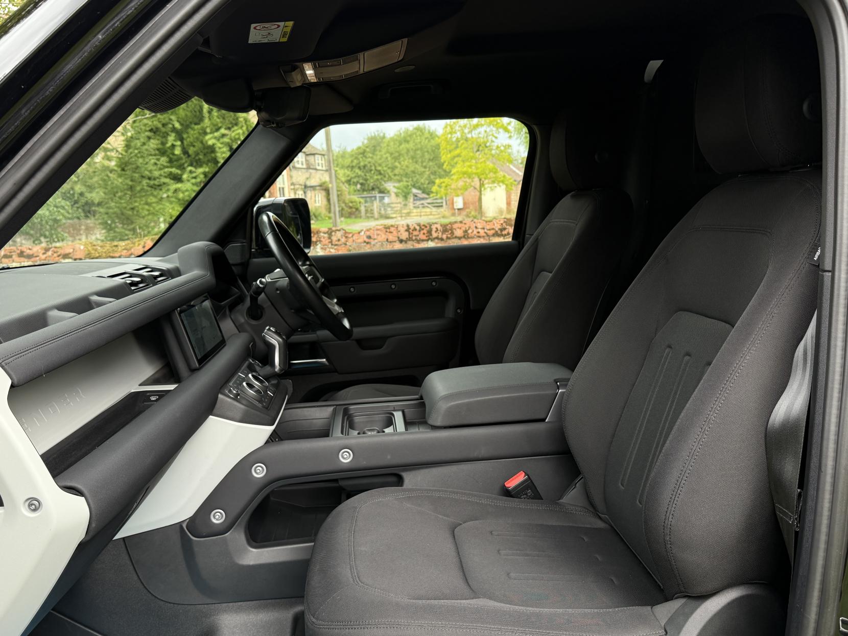 Land Rover Defender 90 3.0 D200 MHEV Hard Top SUV 3dr Diesel Auto 4WD SWB Euro 6 (s/s) (200 ps)