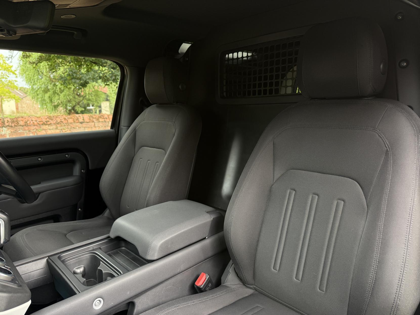 Land Rover Defender 90 3.0 D200 MHEV Hard Top SUV 3dr Diesel Auto 4WD SWB Euro 6 (s/s) (200 ps)