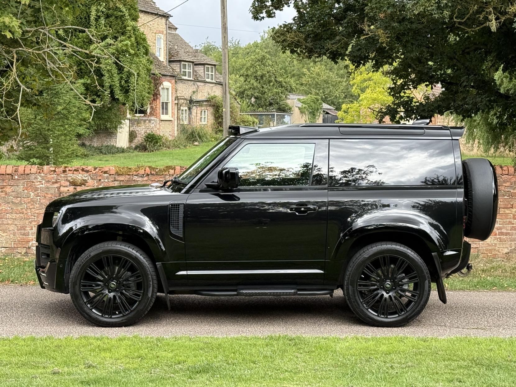 Land Rover Defender 90 3.0 D200 MHEV Hard Top SUV 3dr Diesel Auto 4WD SWB Euro 6 (s/s) (200 ps)