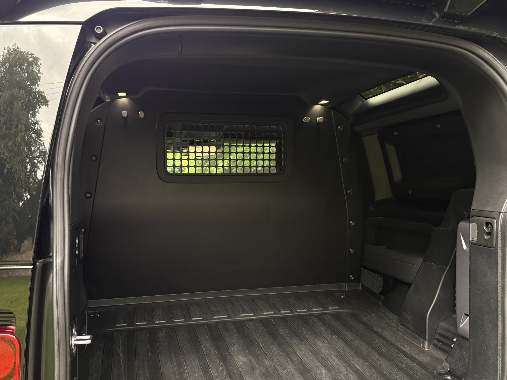 Land Rover Defender 90 3.0 D200 MHEV Hard Top SUV 3dr Diesel Auto 4WD SWB Euro 6 (s/s) (200 ps)