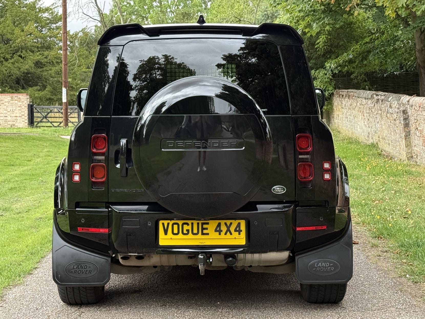 Land Rover Defender 90 3.0 D200 MHEV Hard Top SUV 3dr Diesel Auto 4WD SWB Euro 6 (s/s) (200 ps)
