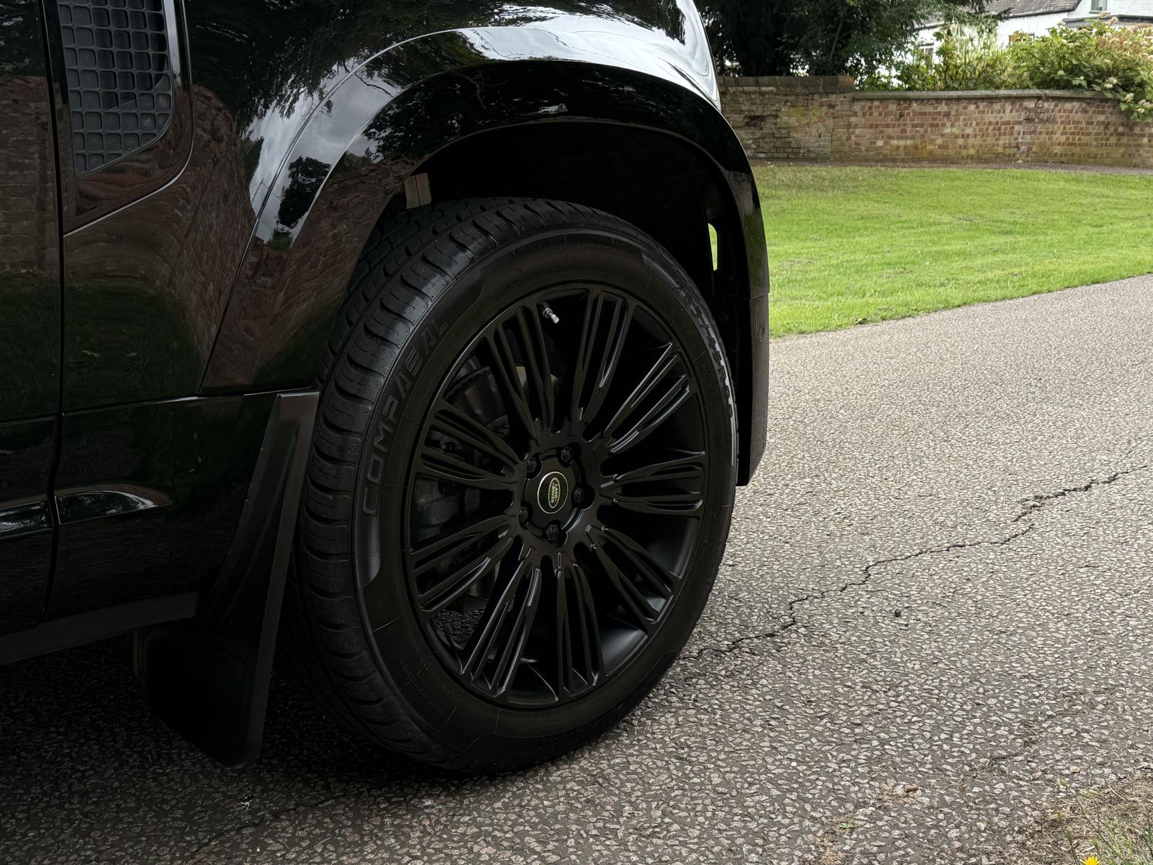 Land Rover Defender 90 3.0 D200 MHEV Hard Top SUV 3dr Diesel Auto 4WD SWB Euro 6 (s/s) (200 ps)