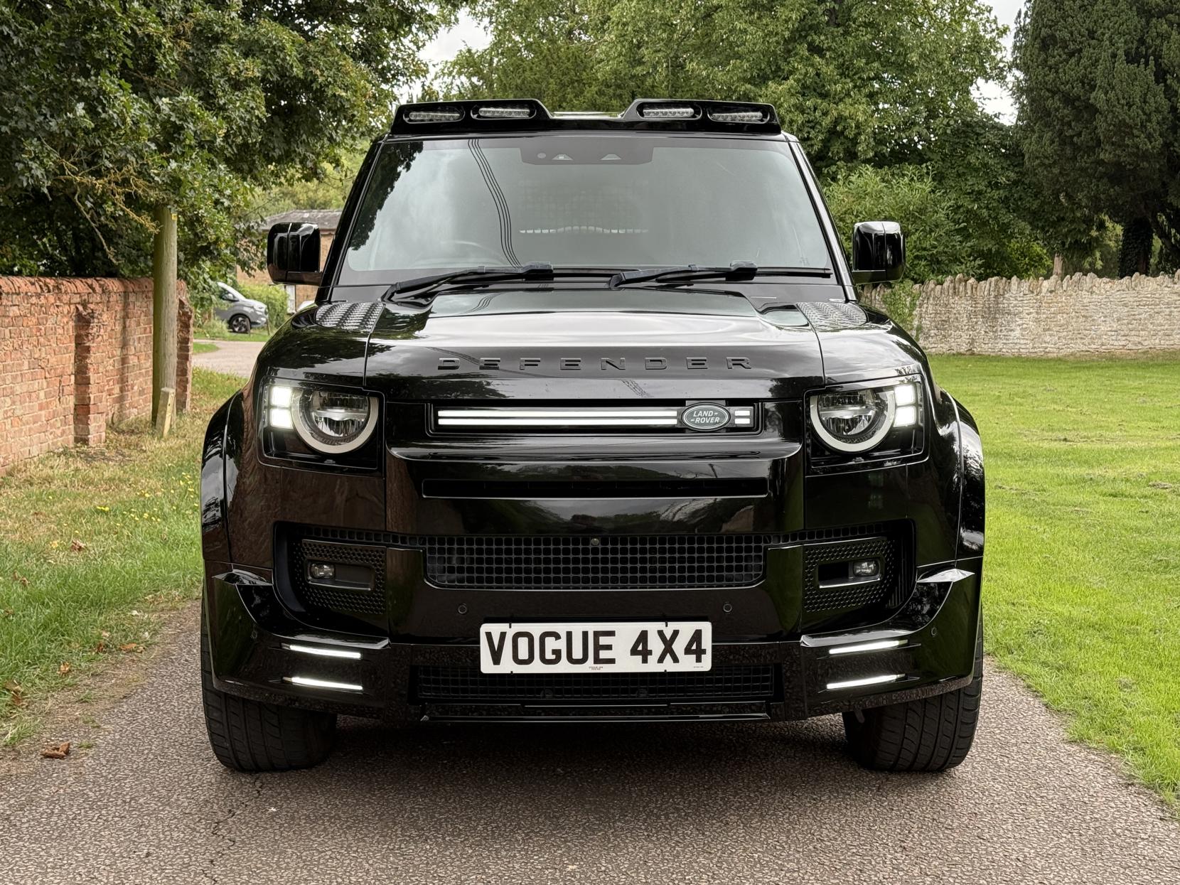 Land Rover Defender 90 3.0 D200 MHEV Hard Top SUV 3dr Diesel Auto 4WD SWB Euro 6 (s/s) (200 ps)