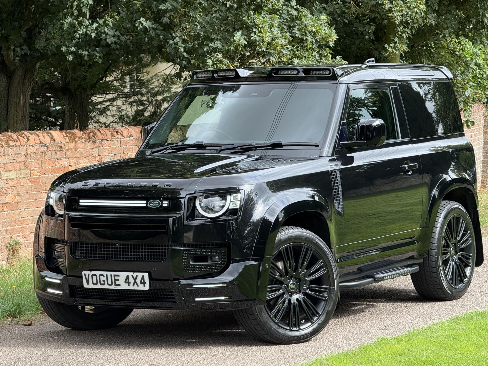 Land Rover Defender 90 3.0 D200 MHEV Hard Top SUV 3dr Diesel Auto 4WD SWB Euro 6 (s/s) (200 ps)