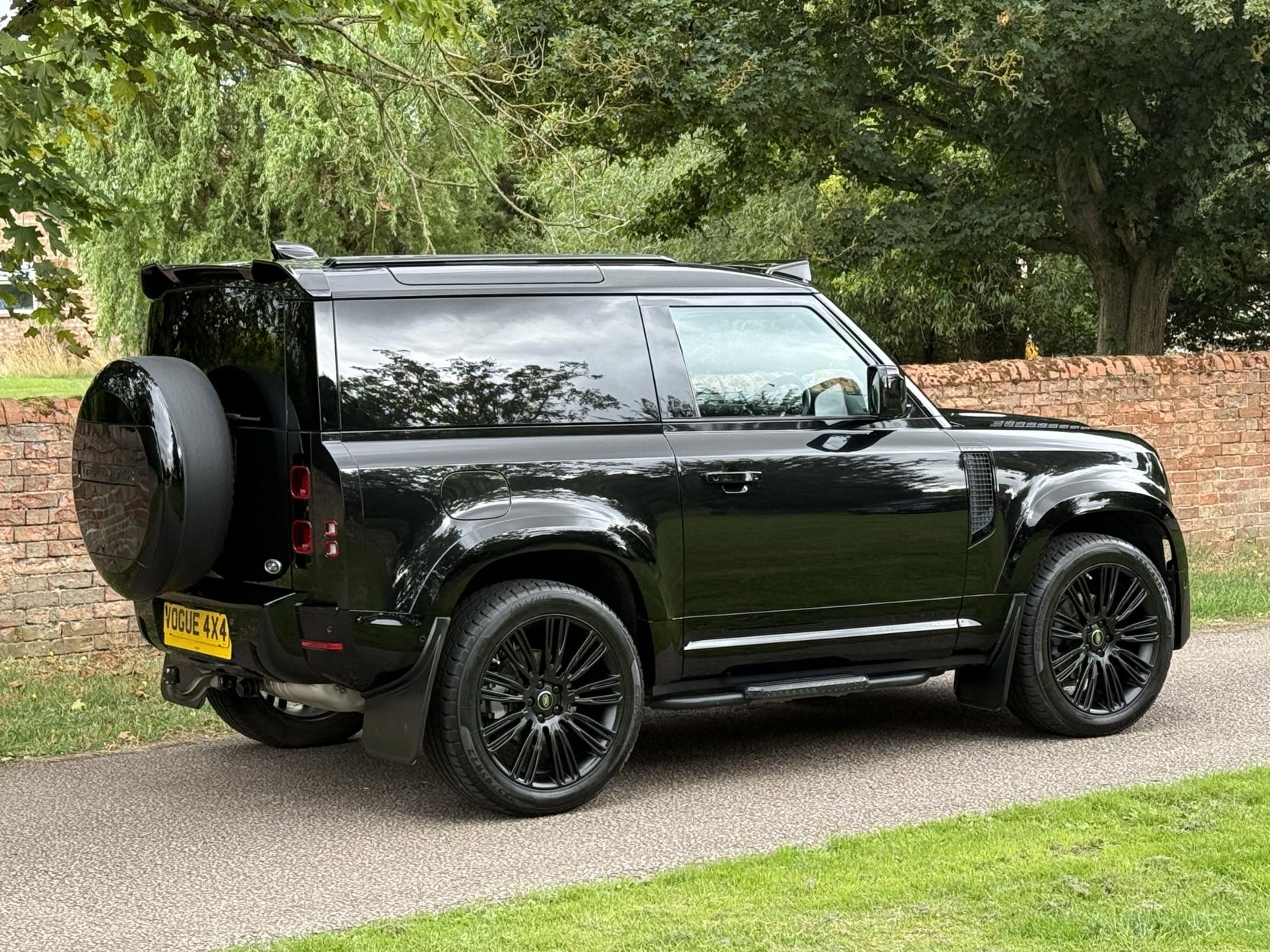 Land Rover Defender 90 3.0 D200 MHEV Hard Top SUV 3dr Diesel Auto 4WD SWB Euro 6 (s/s) (200 ps)