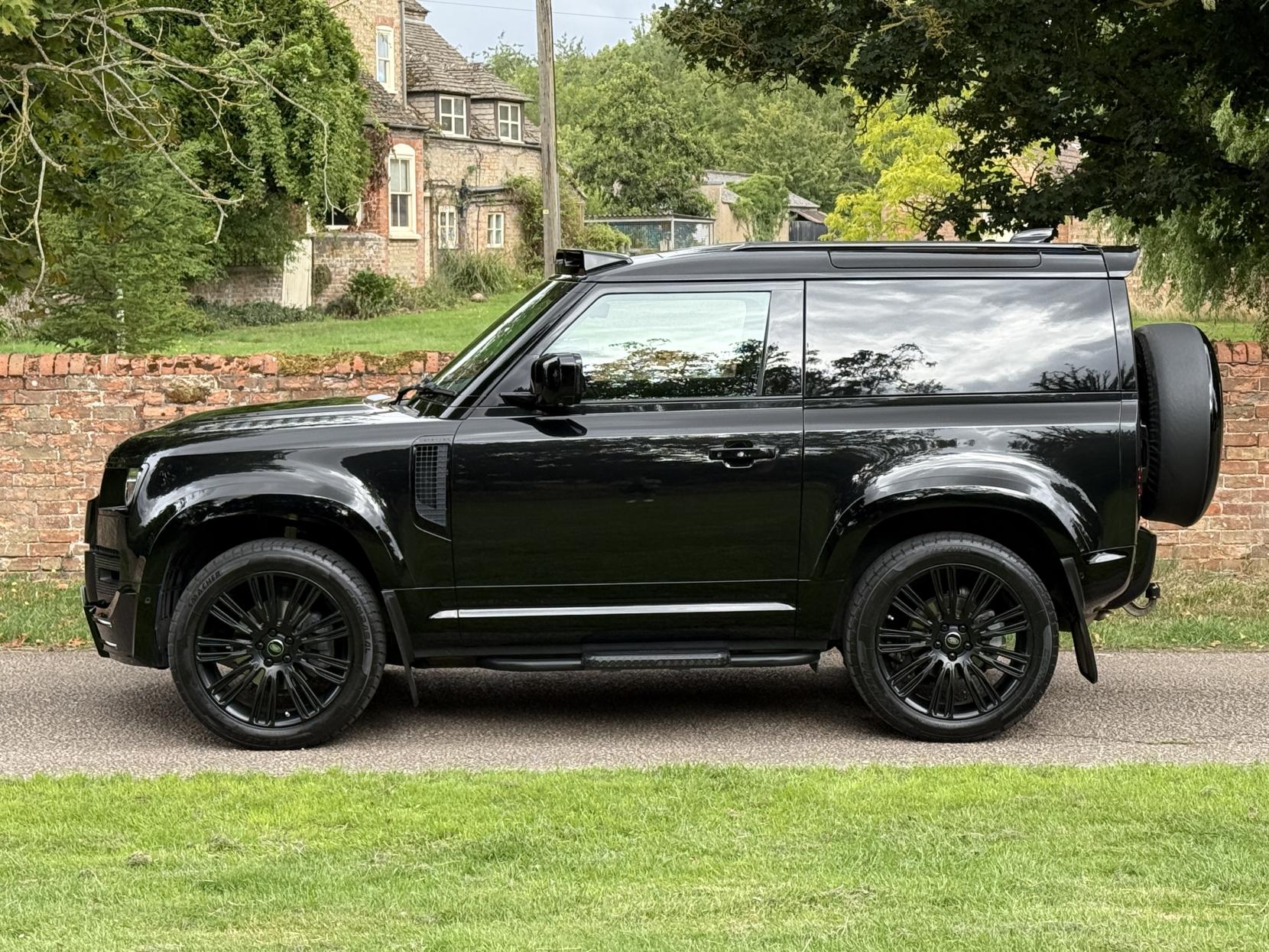 Land Rover Defender 90 3.0 D200 MHEV Hard Top SUV 3dr Diesel Auto 4WD SWB Euro 6 (s/s) (200 ps)