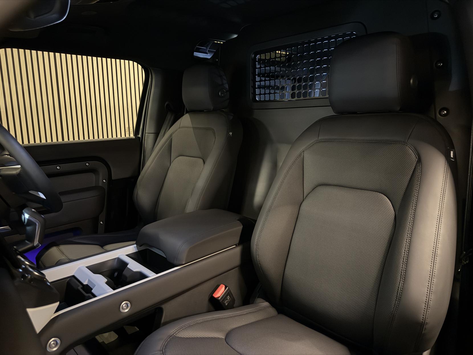 Land Rover Defender 90 3.0 D250 MHEV X-Dynamic SE Hard Top SUV 3dr Diesel Auto 4WD SWB Euro 6 (s/s) (249 ps)