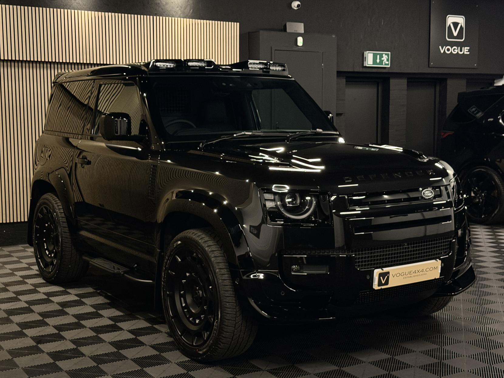 Land Rover Defender 90 3.0 D250 MHEV X-Dynamic SE Hard Top SUV 3dr Diesel Auto 4WD SWB Euro 6 (s/s) (249 ps)