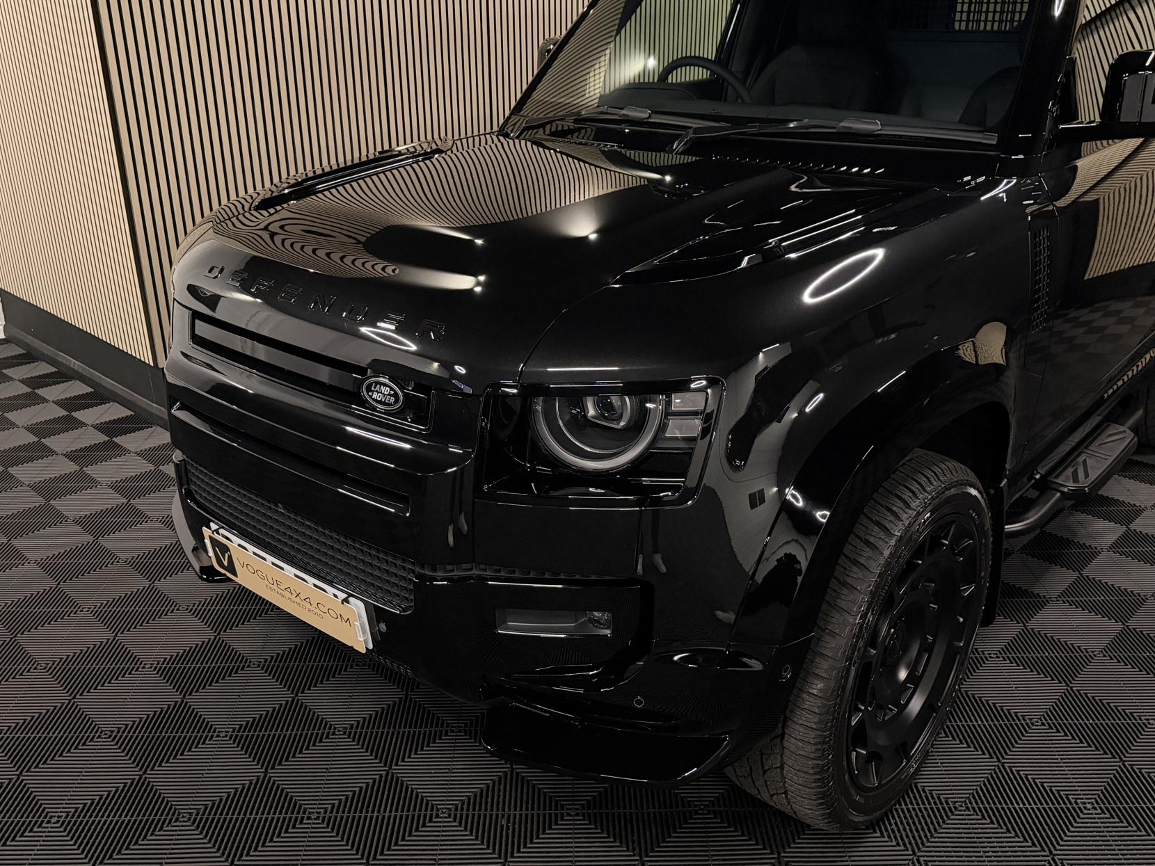 Land Rover Defender 90 3.0 D250 MHEV X-Dynamic SE Hard Top SUV 3dr Diesel Auto 4WD SWB Euro 6 (s/s) (249 ps)