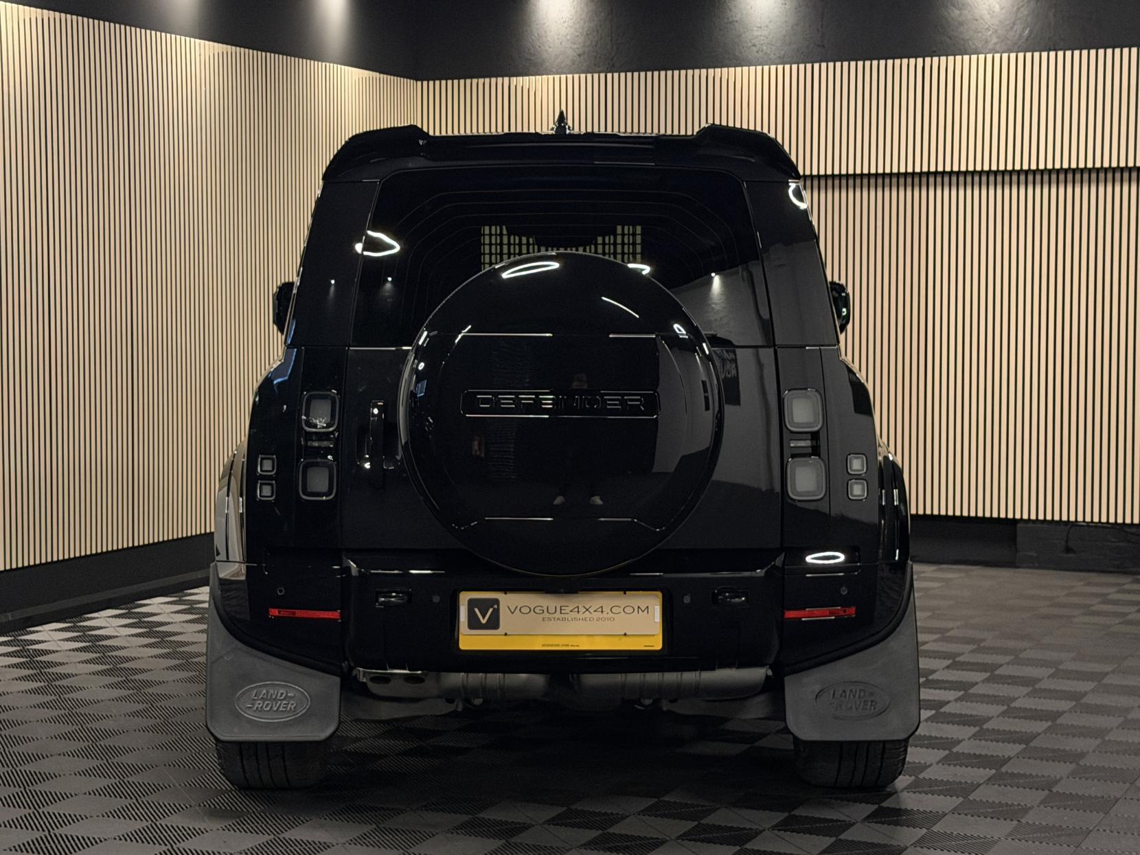 Land Rover Defender 90 3.0 D250 MHEV X-Dynamic SE Hard Top SUV 3dr Diesel Auto 4WD SWB Euro 6 (s/s) (249 ps)