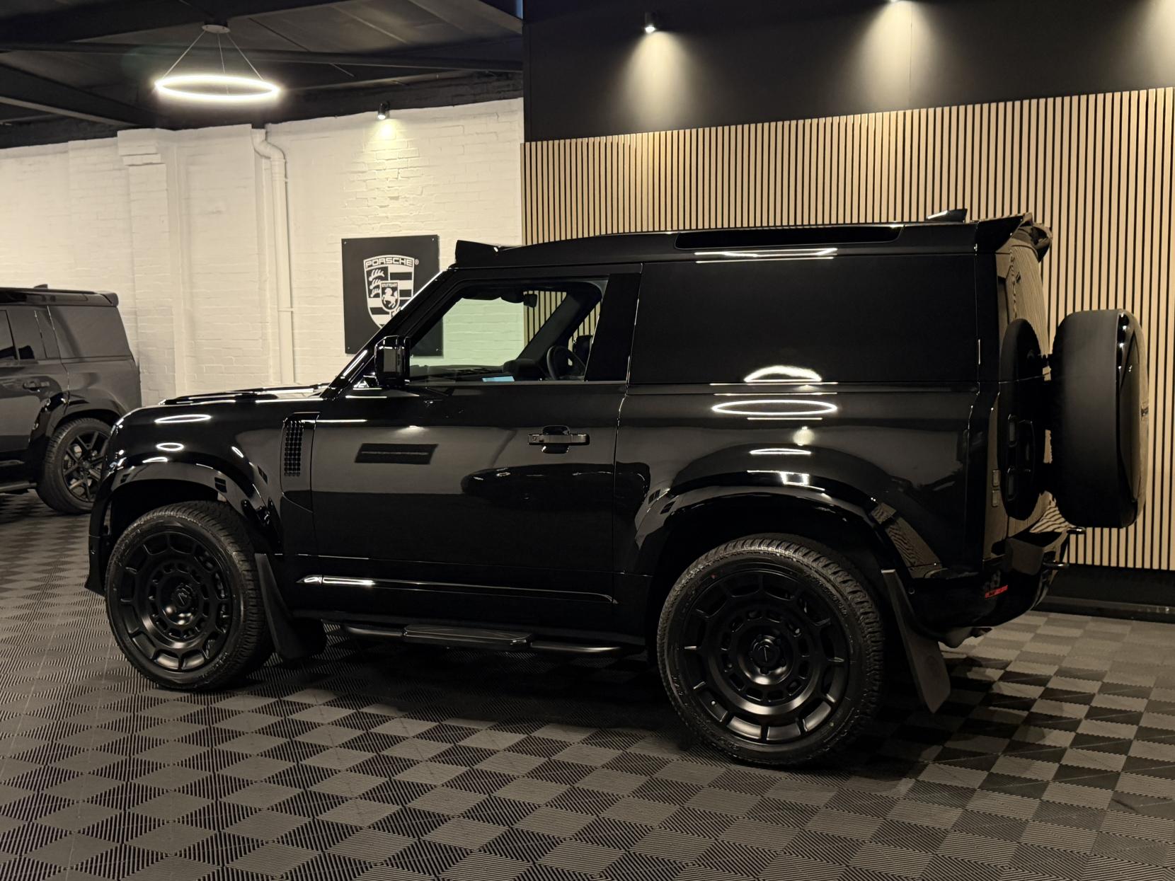 Land Rover Defender 90 3.0 D250 MHEV X-Dynamic SE Hard Top SUV 3dr Diesel Auto 4WD SWB Euro 6 (s/s) (249 ps)