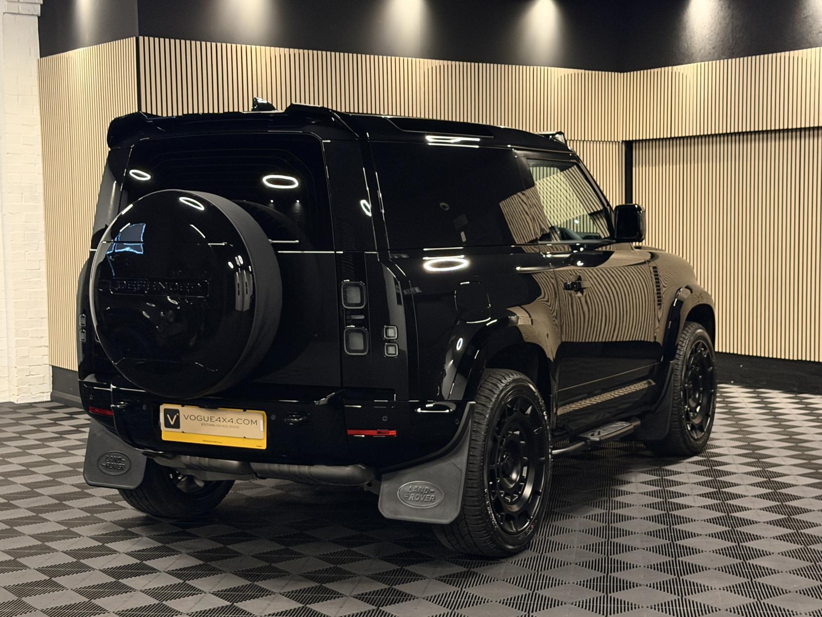 Land Rover Defender 90 3.0 D250 MHEV X-Dynamic SE Hard Top SUV 3dr Diesel Auto 4WD SWB Euro 6 (s/s) (249 ps)