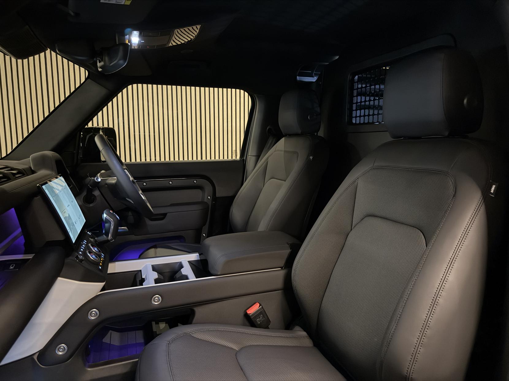 Land Rover Defender 90 3.0 D250 MHEV X-Dynamic SE Hard Top SUV 3dr Diesel Auto 4WD SWB Euro 6 (s/s) (249 ps)