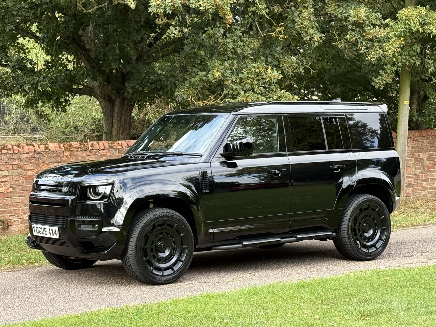 Land Rover Defender 110 3.0 D250 MHEV X-Dynamic SE Hard Top SUV 5dr Diesel Auto 4WD MWB Euro 6 (s/s) (249 ps)