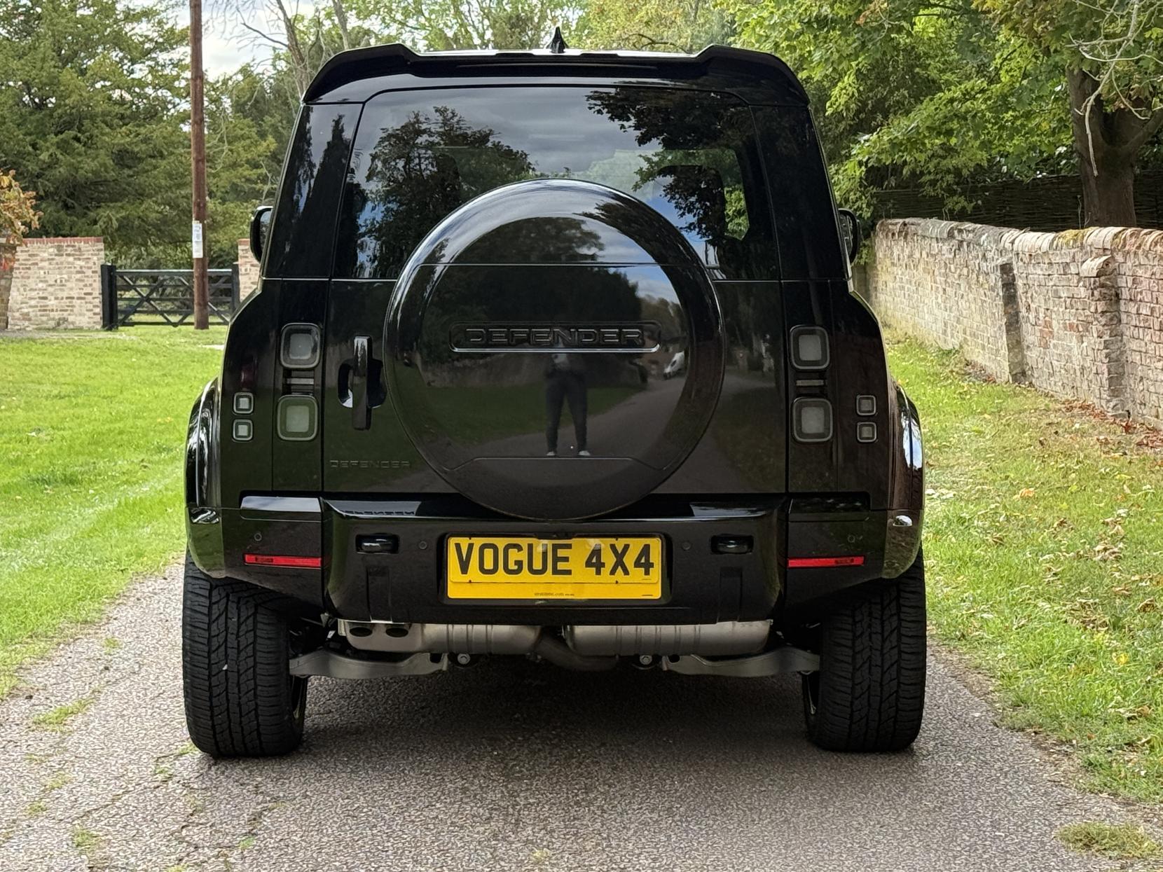 Land Rover Defender 110 3.0 D250 MHEV X-Dynamic SE Hard Top SUV 5dr Diesel Auto 4WD MWB Euro 6 (s/s) (249 ps)