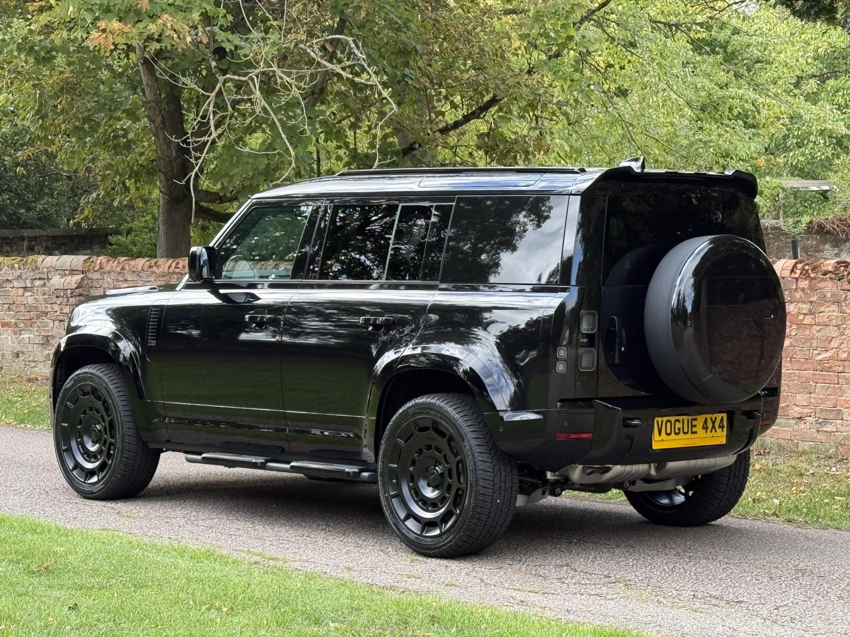 Land Rover Defender 110 3.0 D250 MHEV X-Dynamic SE Hard Top SUV 5dr Diesel Auto 4WD MWB Euro 6 (s/s) (249 ps)