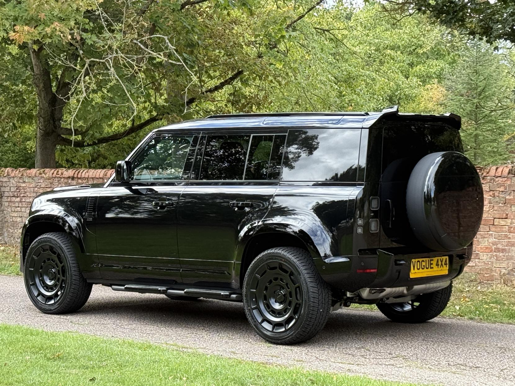 Land Rover Defender 110 3.0 D250 MHEV X-Dynamic SE Hard Top SUV 5dr Diesel Auto 4WD MWB Euro 6 (s/s) (249 ps)