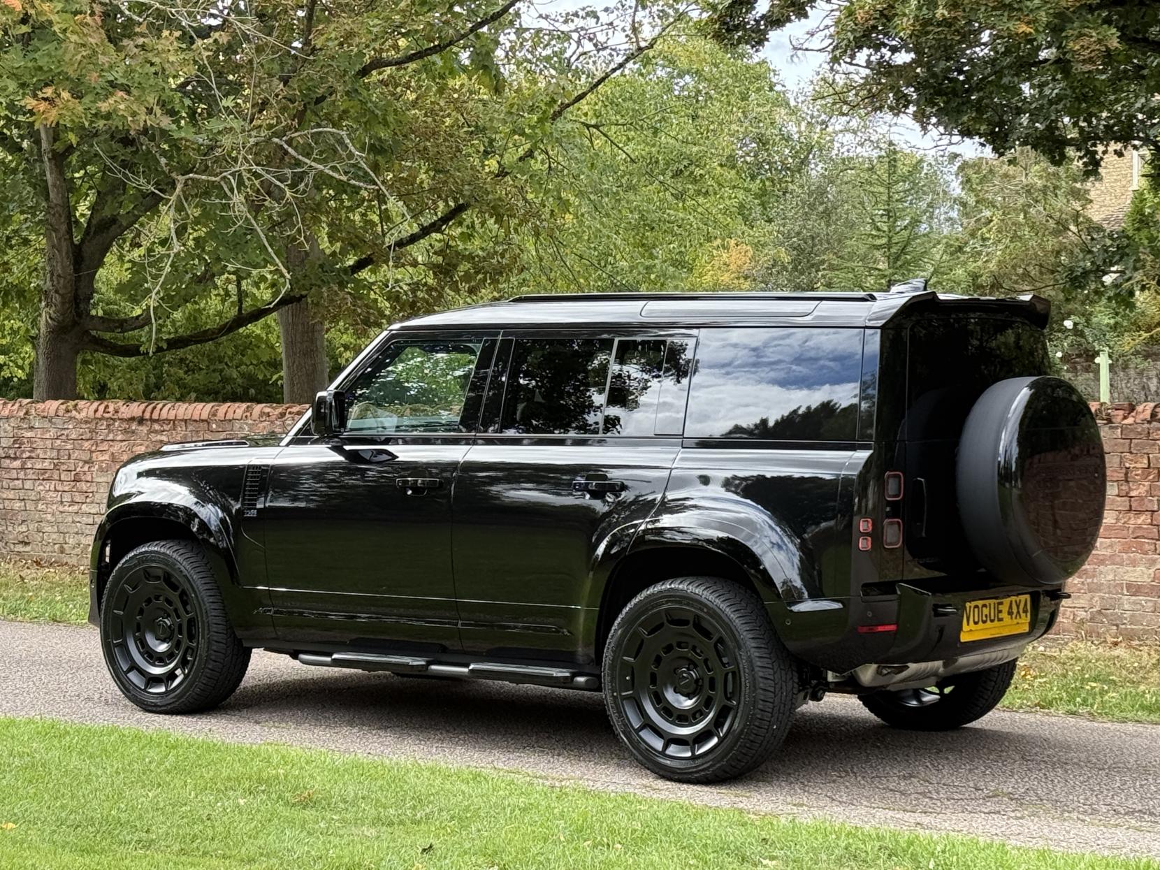 Land Rover Defender 110 3.0 D250 MHEV X-Dynamic SE Hard Top SUV 5dr Diesel Auto 4WD MWB Euro 6 (s/s) (249 ps)