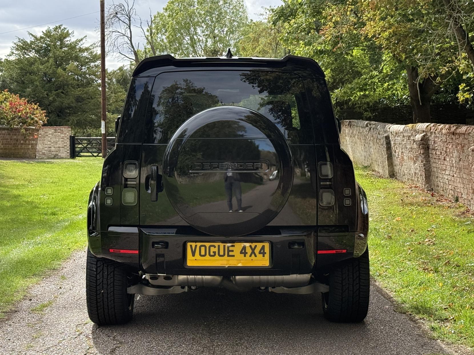 Land Rover Defender 110 3.0 D250 MHEV X-Dynamic SE Hard Top SUV 5dr Diesel Auto 4WD MWB Euro 6 (s/s) (249 ps)