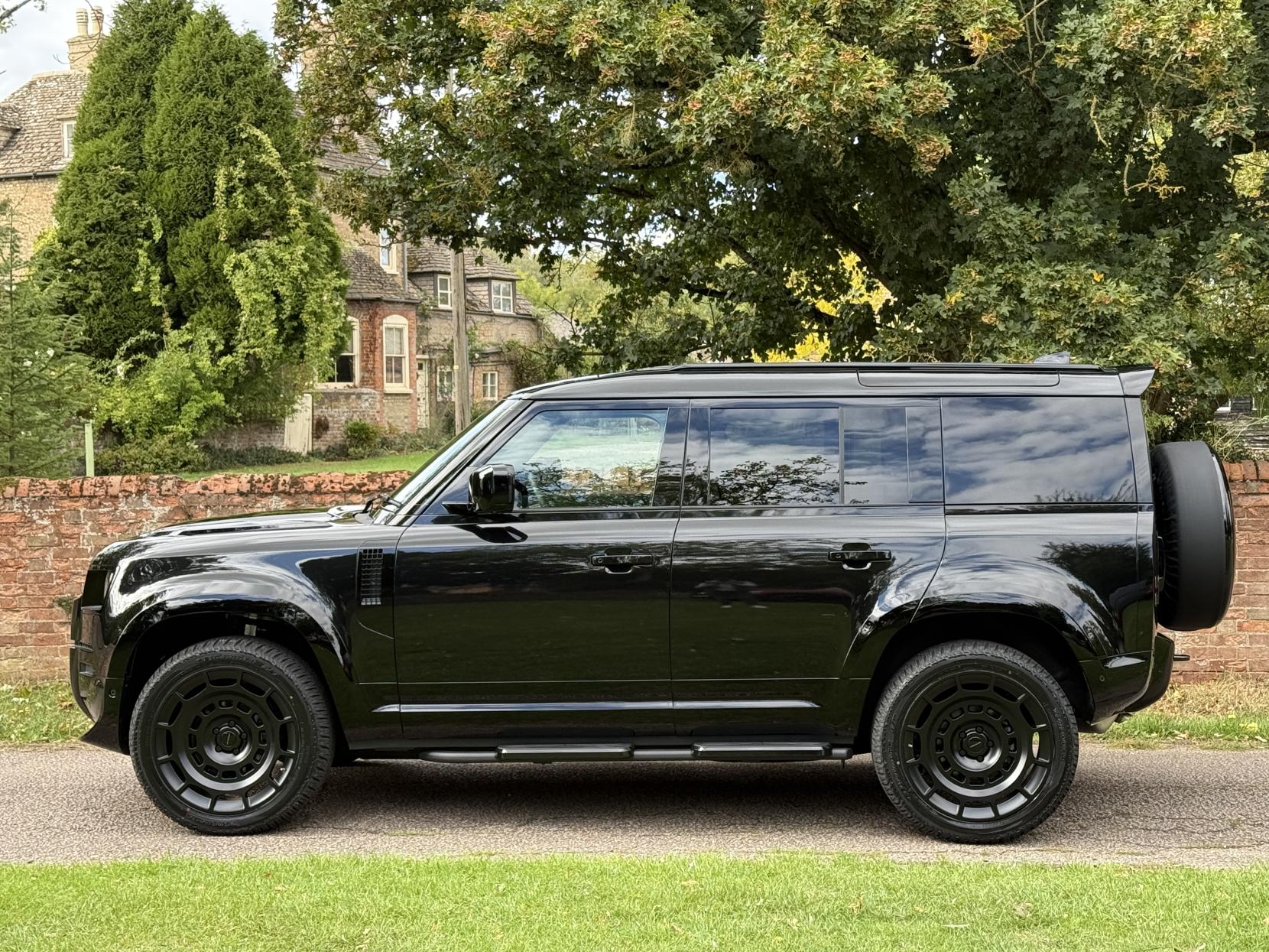 Land Rover Defender 110 3.0 D250 MHEV X-Dynamic SE Hard Top SUV 5dr Diesel Auto 4WD MWB Euro 6 (s/s) (249 ps)