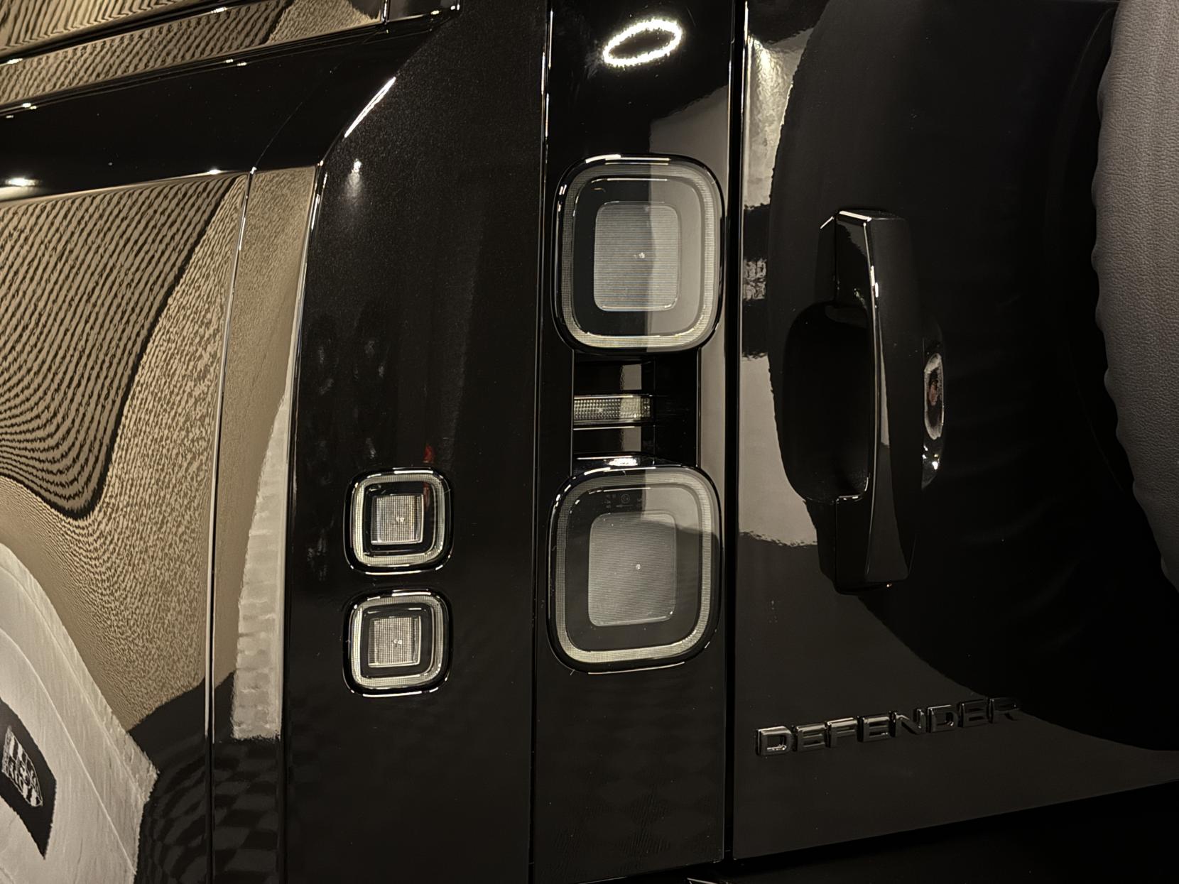 Land Rover Defender 110 3.0 D250 MHEV X-Dynamic SE Hard Top SUV 5dr Diesel Auto 4WD MWB Euro 6 (s/s) (249 ps)