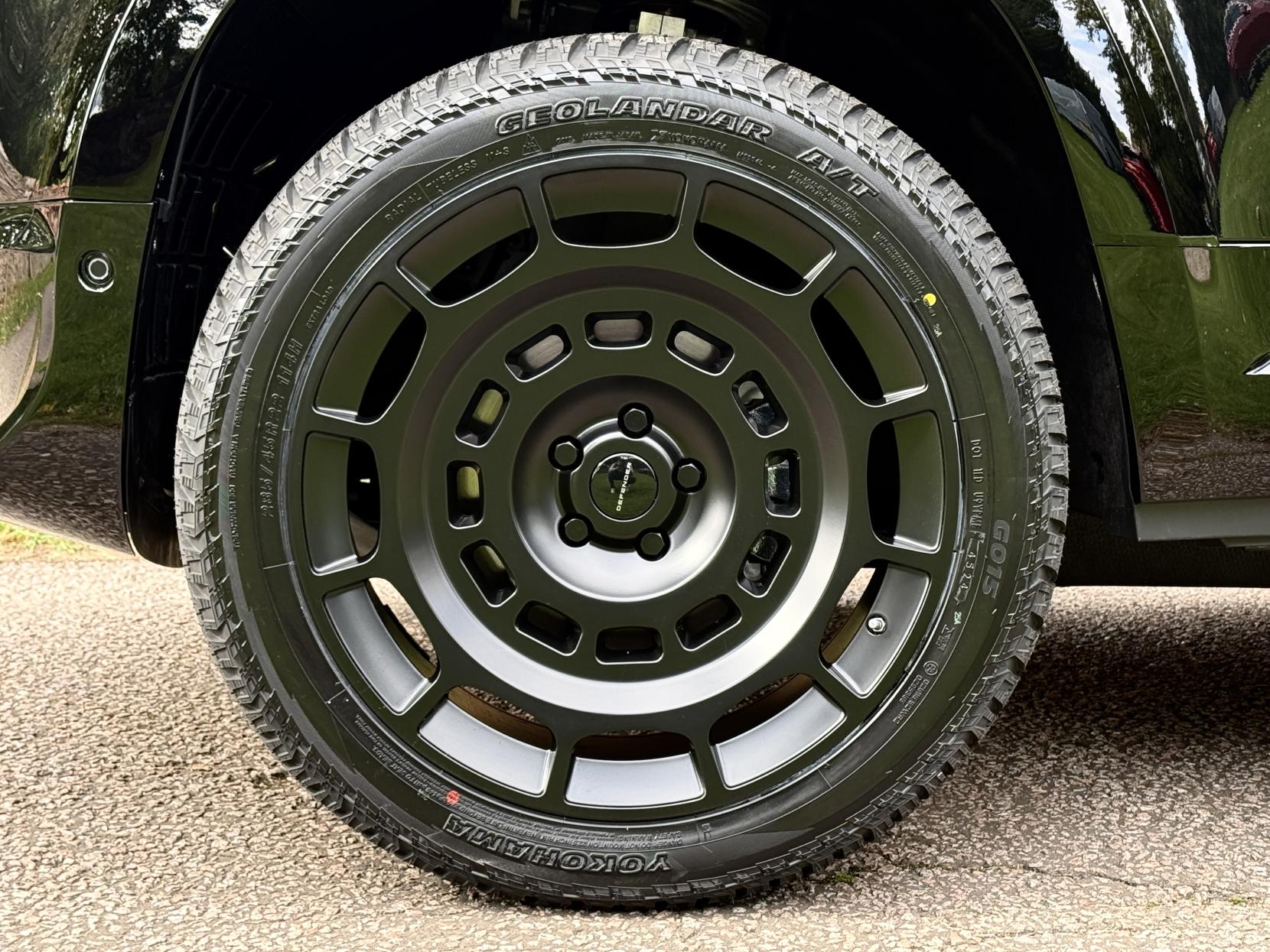 Land Rover Defender 110 3.0 D250 MHEV X-Dynamic SE Hard Top SUV 5dr Diesel Auto 4WD MWB Euro 6 (s/s) (249 ps)