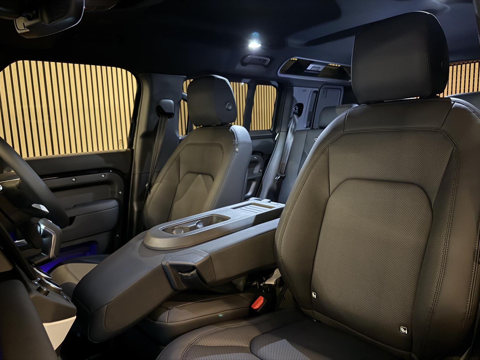 Land Rover Defender 110 3.0 D250 MHEV X-Dynamic SE Hard Top SUV 5dr Diesel Auto 4WD MWB Euro 6 (s/s) (249 ps)