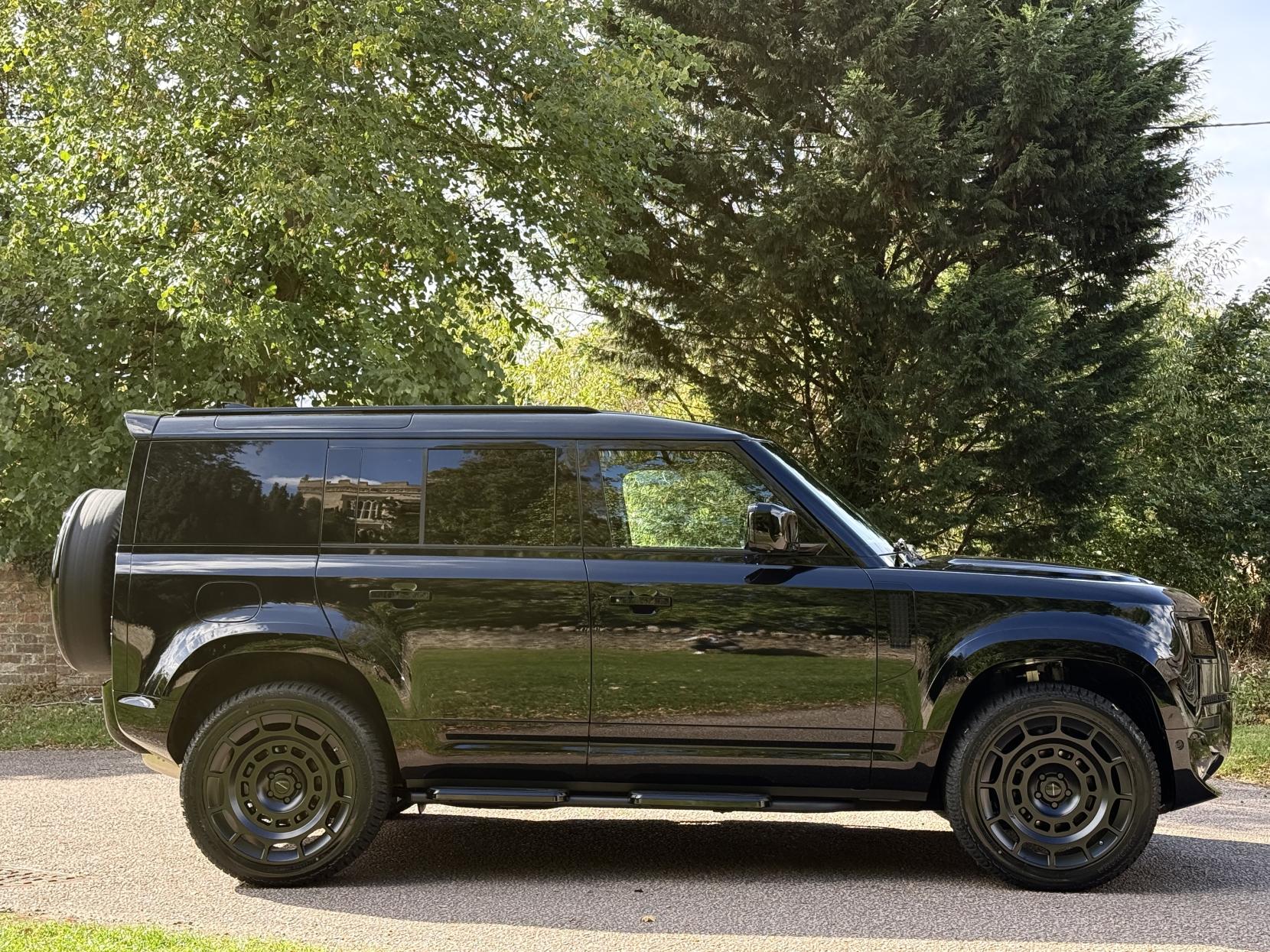 Land Rover Defender 110 3.0 D250 MHEV X-Dynamic SE Hard Top SUV 5dr Diesel Auto 4WD MWB Euro 6 (s/s) (249 ps)
