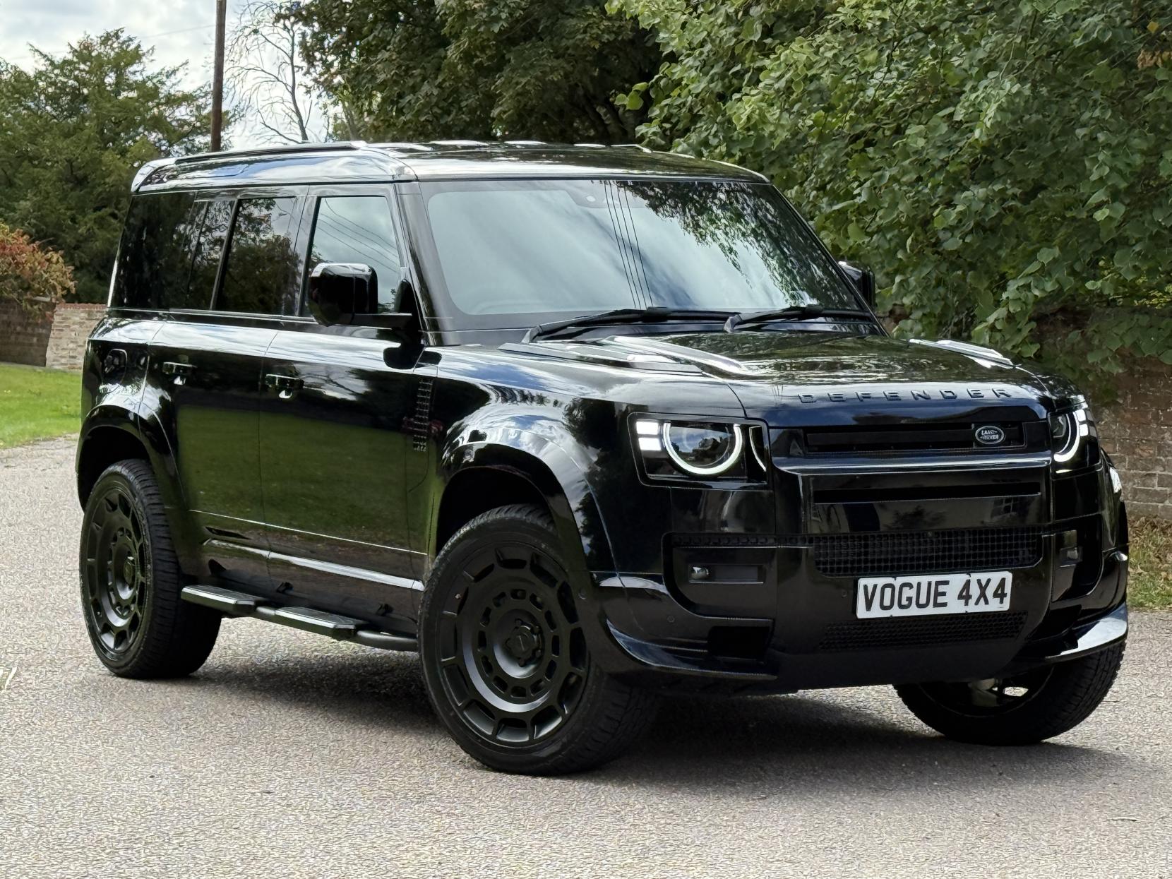 Land Rover Defender 110 3.0 D250 MHEV X-Dynamic SE Hard Top SUV 5dr Diesel Auto 4WD MWB Euro 6 (s/s) (249 ps)