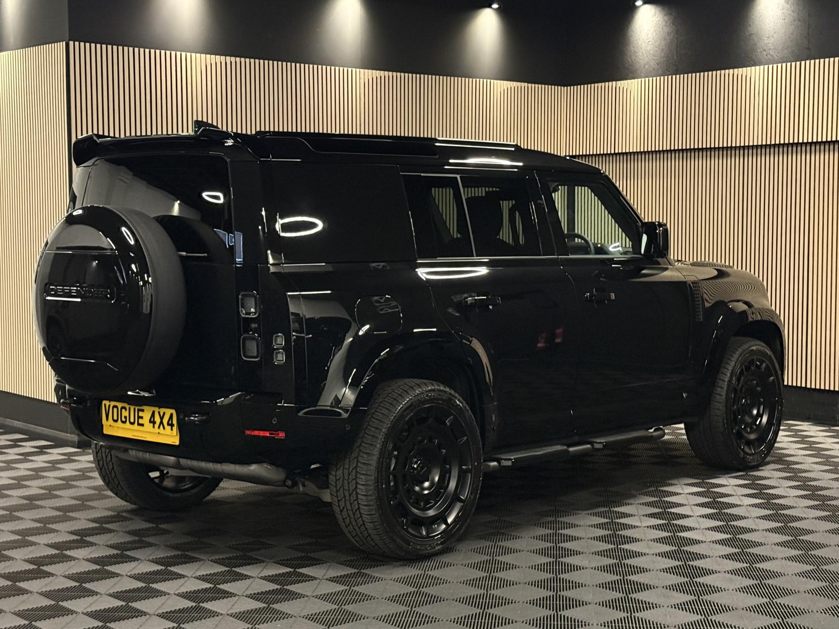 Land Rover Defender 110 3.0 D250 MHEV X-Dynamic SE Hard Top SUV 5dr Diesel Auto 4WD MWB Euro 6 (s/s) (249 ps)