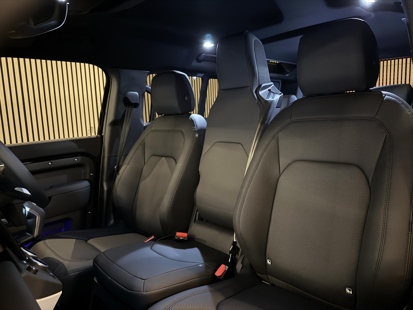 Land Rover Defender 110 3.0 D250 MHEV X-Dynamic SE Hard Top SUV 5dr Diesel Auto 4WD MWB Euro 6 (s/s) (249 ps)