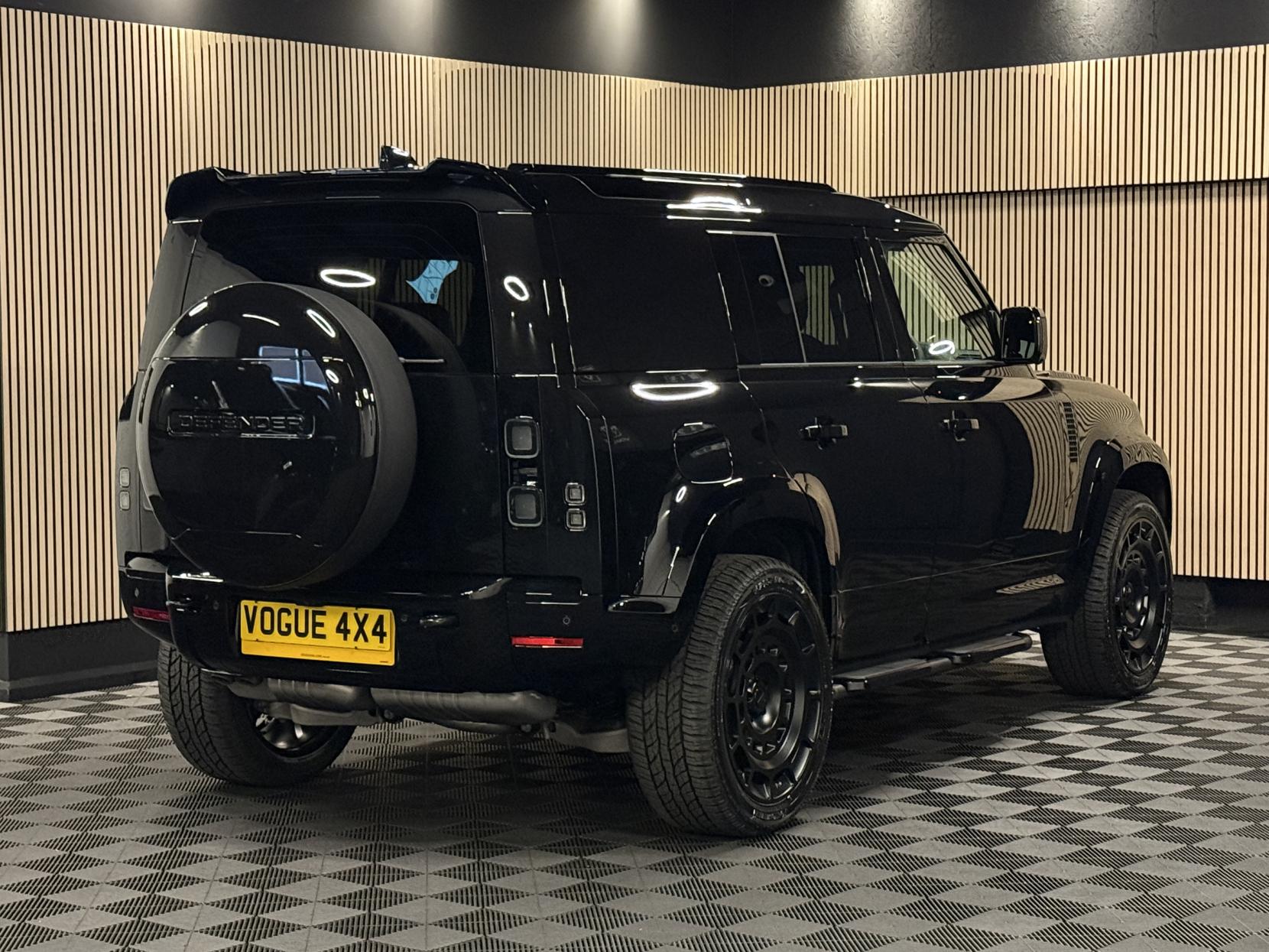 Land Rover Defender 110 3.0 D250 MHEV X-Dynamic SE Hard Top SUV 5dr Diesel Auto 4WD MWB Euro 6 (s/s) (249 ps)