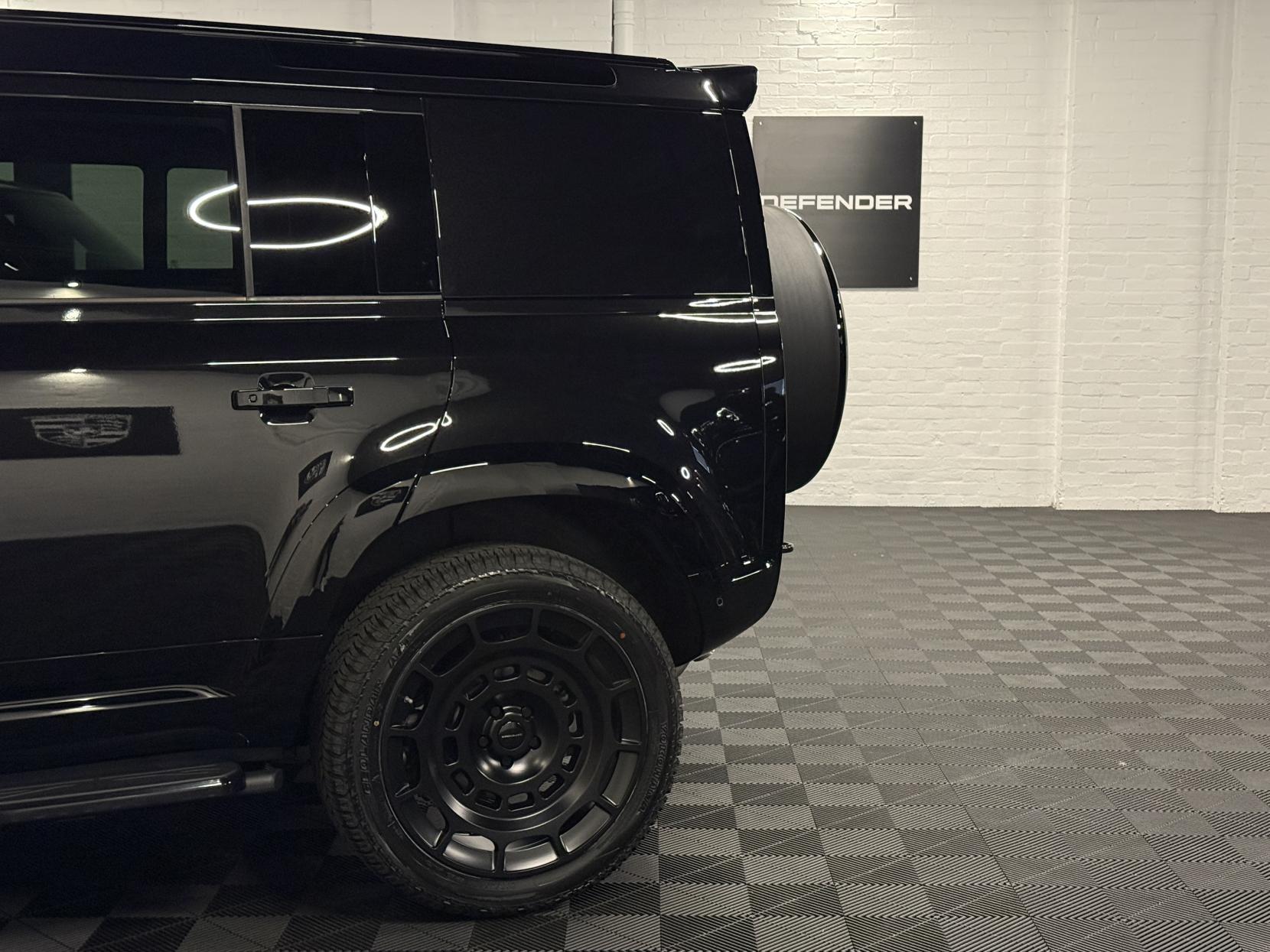 Land Rover Defender 110 3.0 D250 MHEV X-Dynamic SE Hard Top SUV 5dr Diesel Auto 4WD MWB Euro 6 (s/s) (249 ps)