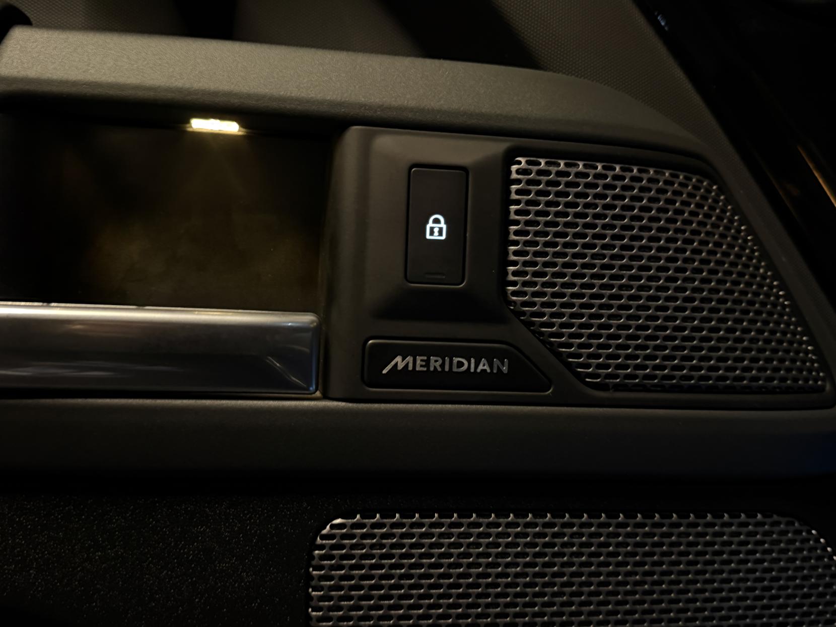 Land Rover Defender 110 3.0 D300 MHEV X Hard Top SUV 5dr Diesel Auto 4WD MWB Euro 6 (s/s) (300 ps)