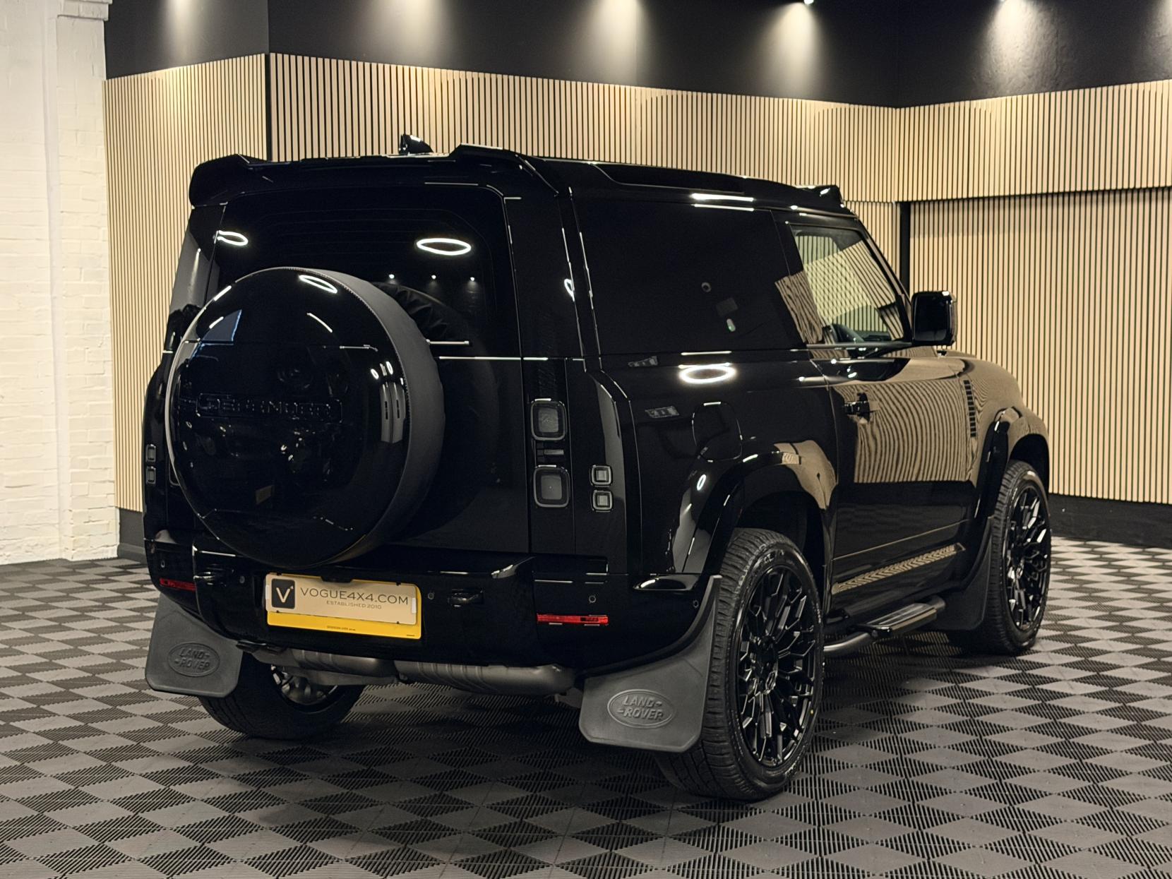 Land Rover Defender 90 3.0 D250 MHEV X-Dynamic SE Hard Top SUV 3dr Diesel Auto 4WD SWB Euro 6 (s/s) (249 ps)