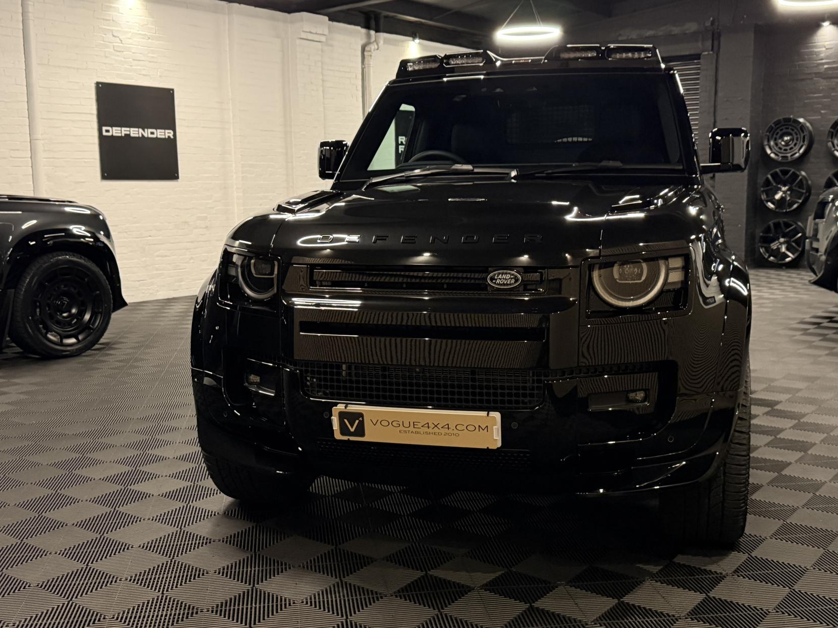 Land Rover Defender 90 3.0 D250 MHEV X-Dynamic SE Hard Top SUV 3dr Diesel Auto 4WD SWB Euro 6 (s/s) (249 ps)