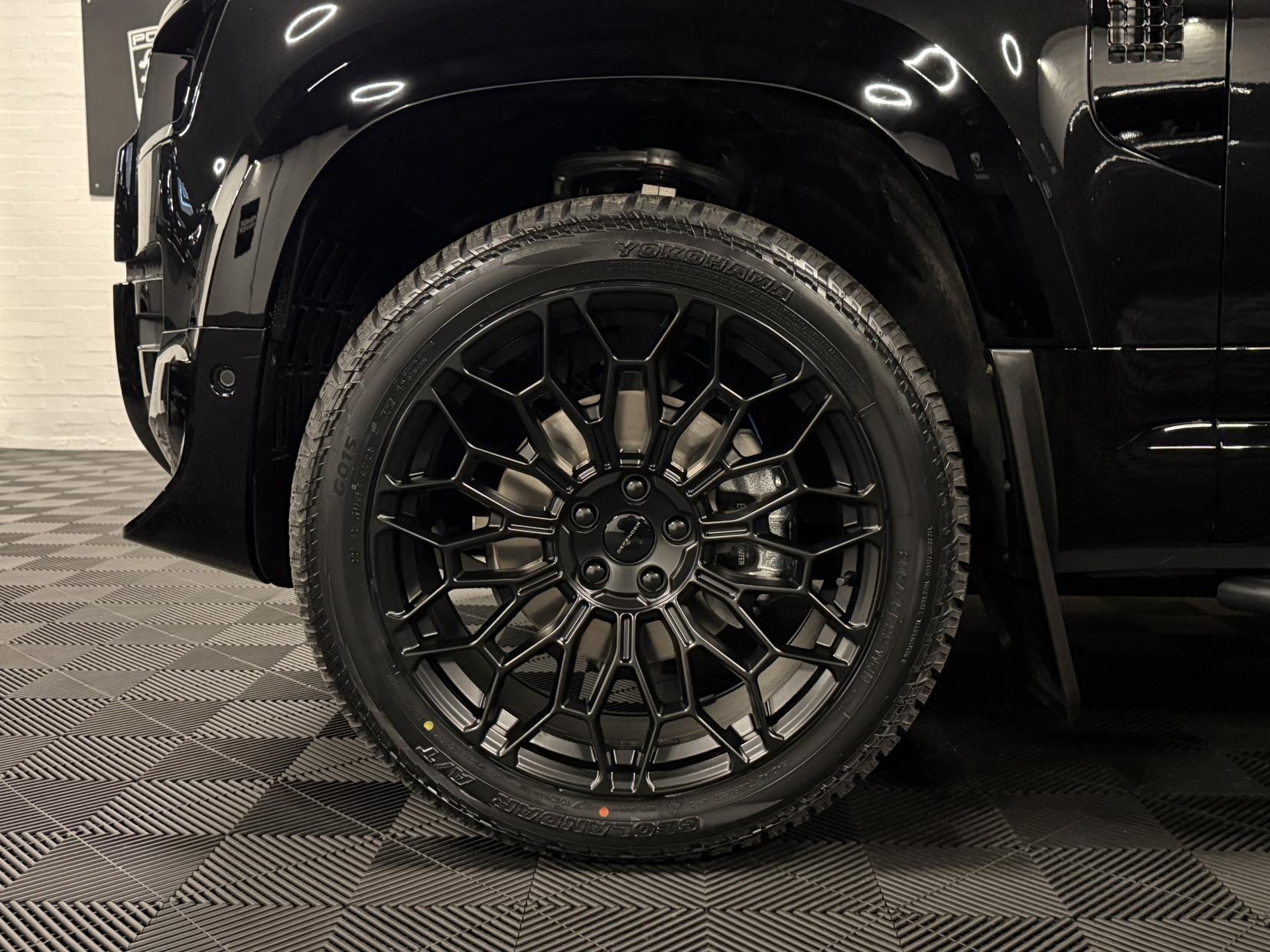 Land Rover Defender 90 3.0 D250 MHEV X-Dynamic SE Hard Top SUV 3dr Diesel Auto 4WD SWB Euro 6 (s/s) (249 ps)