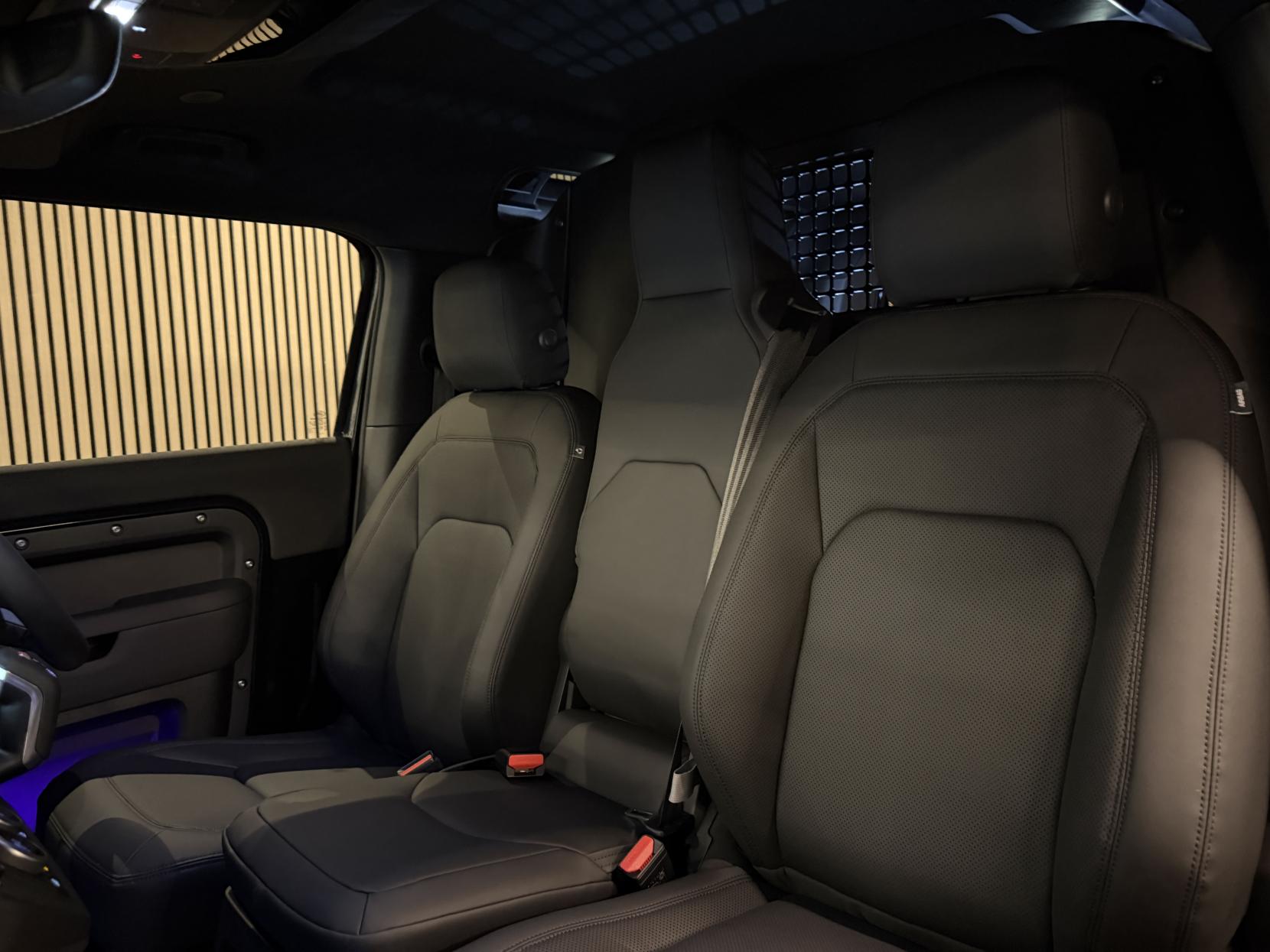 Land Rover Defender 90 3.0 D250 MHEV X-Dynamic SE Hard Top SUV 3dr Diesel Auto 4WD SWB Euro 6 (s/s) (249 ps)