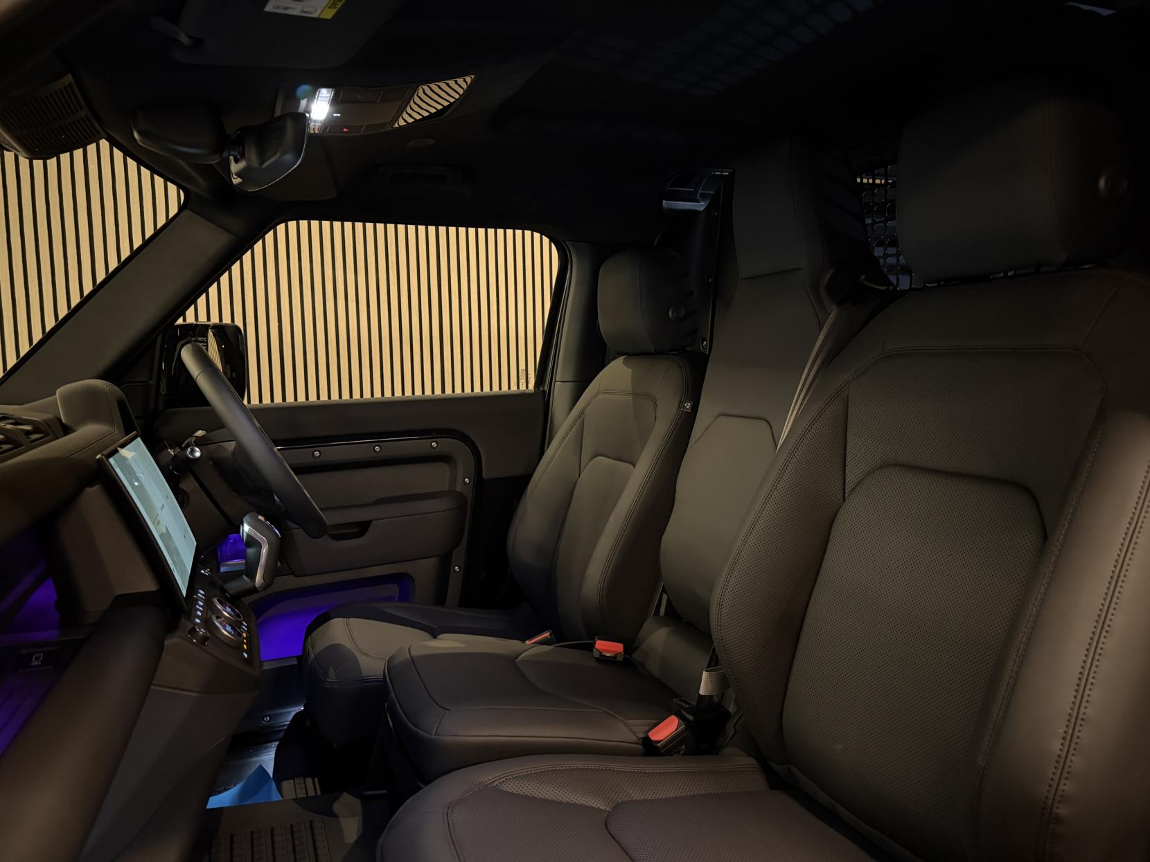 Land Rover Defender 90 3.0 D250 MHEV X-Dynamic SE Hard Top SUV 3dr Diesel Auto 4WD SWB Euro 6 (s/s) (249 ps)