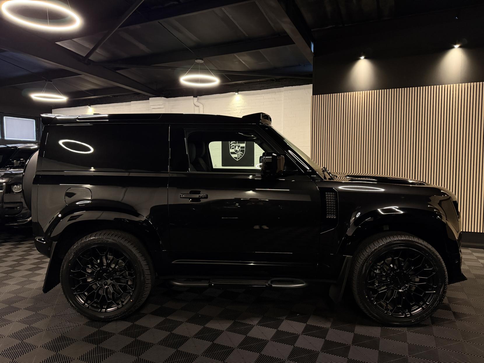 Land Rover Defender 90 3.0 D250 MHEV X-Dynamic SE Hard Top SUV 3dr Diesel Auto 4WD SWB Euro 6 (s/s) (249 ps)