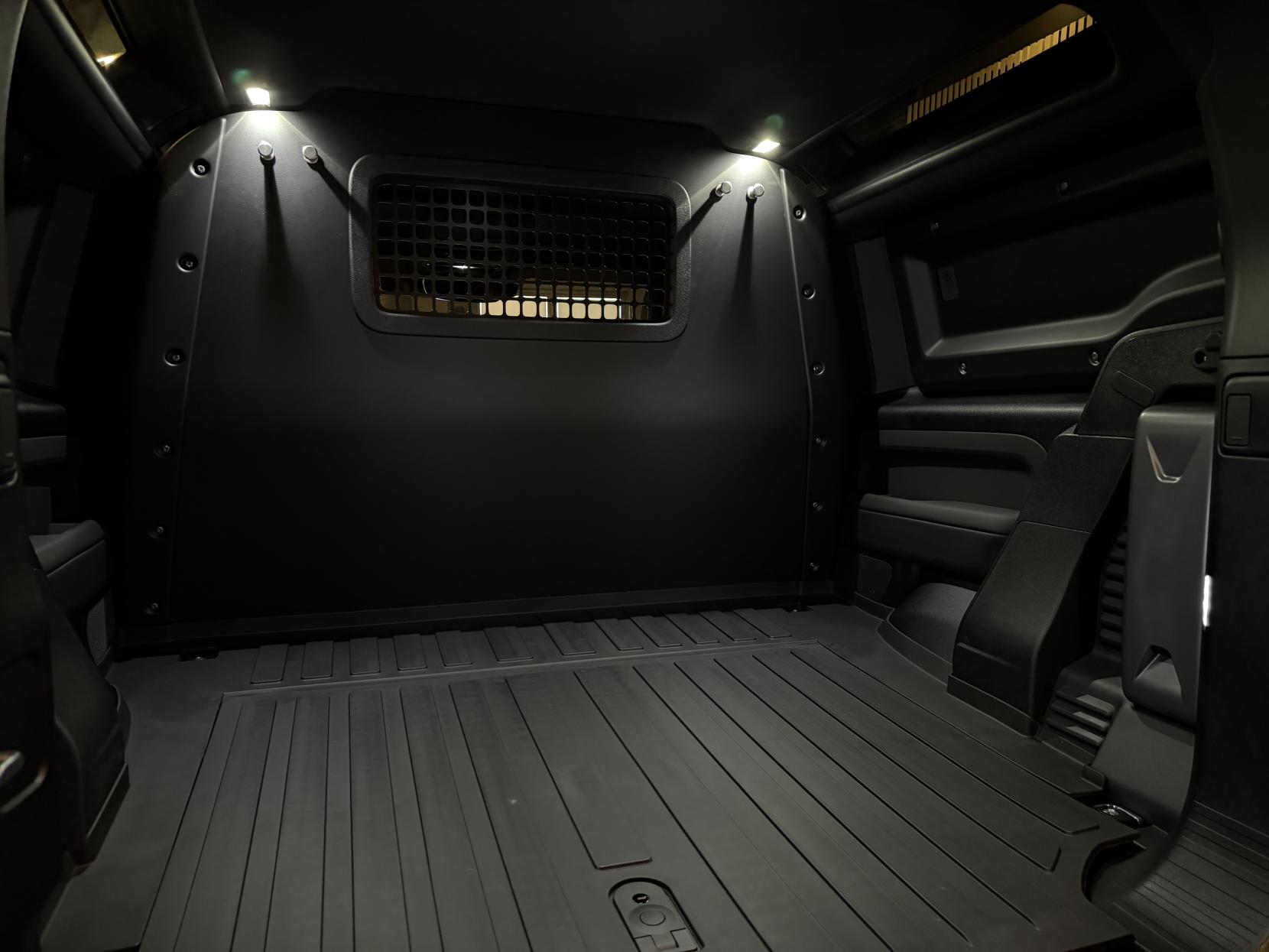 Land Rover Defender 90 3.0 D250 MHEV X-Dynamic SE Hard Top SUV 3dr Diesel Auto 4WD SWB Euro 6 (s/s) (249 ps)