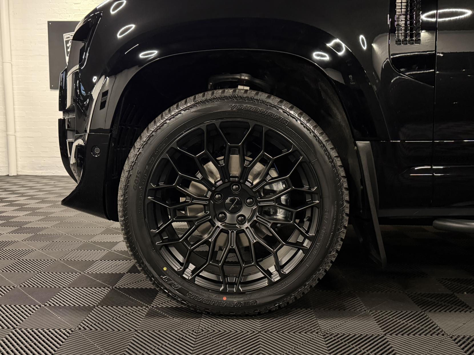 Land Rover Defender 90 3.0 D250 MHEV X-Dynamic SE Hard Top SUV 3dr Diesel Auto 4WD SWB Euro 6 (s/s) (249 ps)