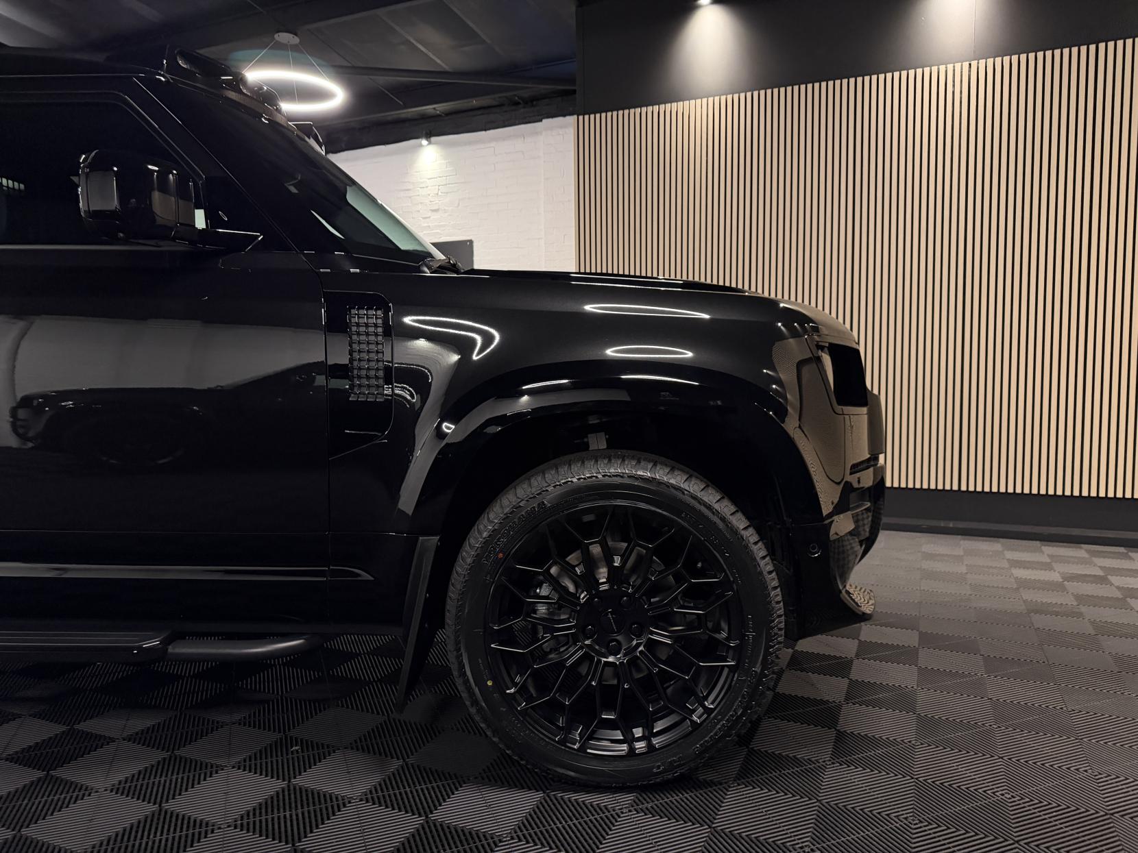 Land Rover Defender 90 3.0 D250 MHEV X-Dynamic SE Hard Top SUV 3dr Diesel Auto 4WD SWB Euro 6 (s/s) (249 ps)