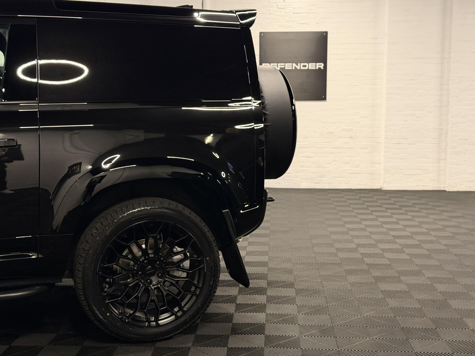 Land Rover Defender 90 3.0 D250 MHEV X-Dynamic SE Hard Top SUV 3dr Diesel Auto 4WD SWB Euro 6 (s/s) (249 ps)