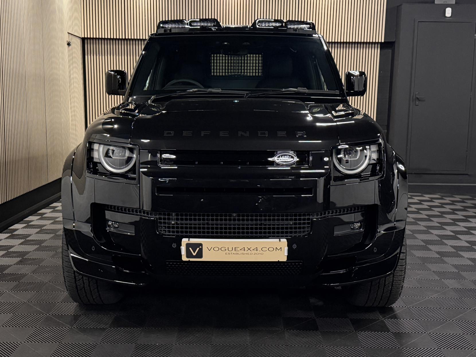 Land Rover Defender 90 3.0 D250 MHEV X-Dynamic SE Hard Top SUV 3dr Diesel Auto 4WD SWB Euro 6 (s/s) (249 ps)