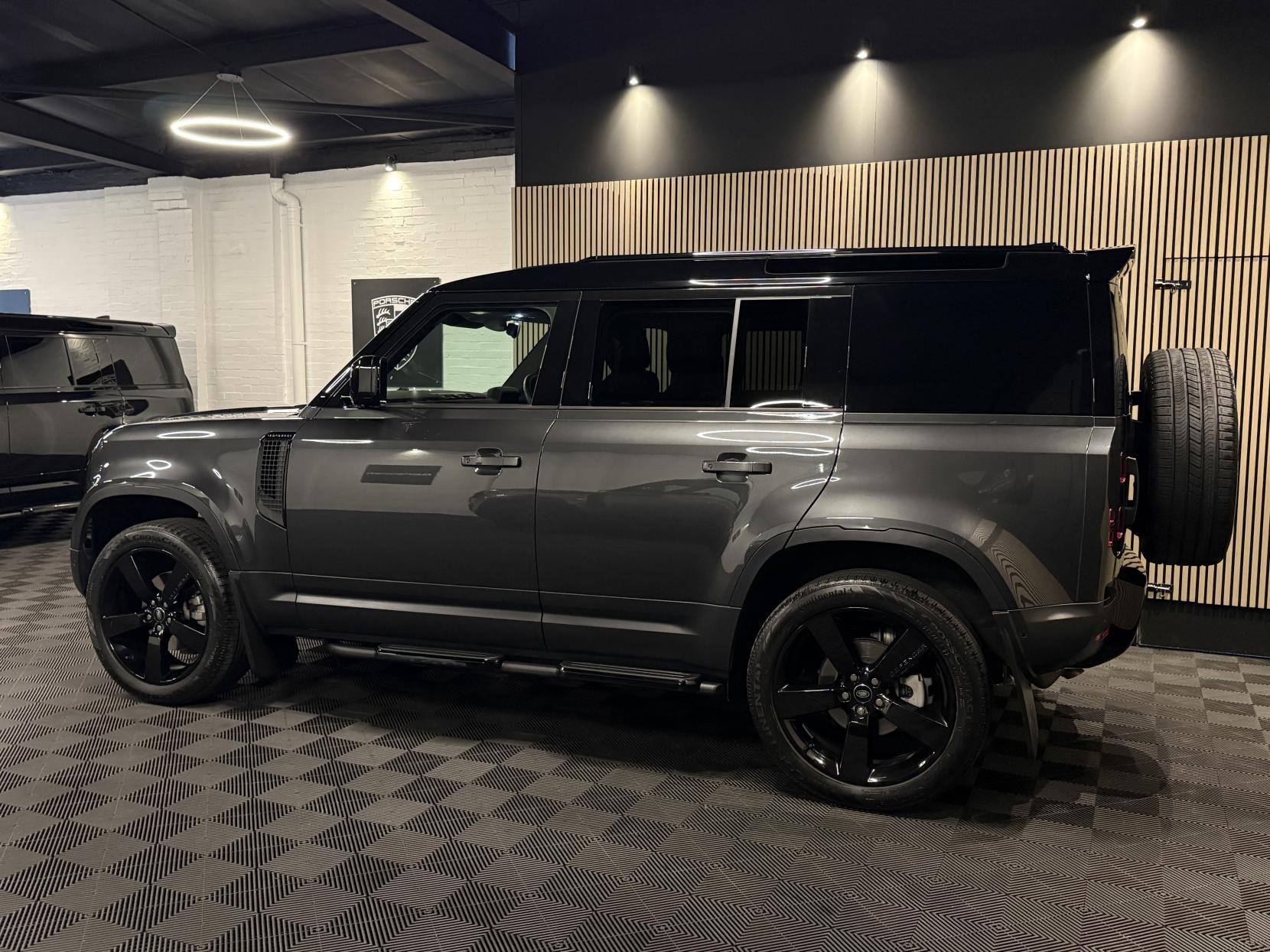 Land Rover Defender 110 3.0 D250 MHEV SE Hard Top SUV 5dr Diesel Auto 4WD MWB Euro 6 (s/s) (250 ps)