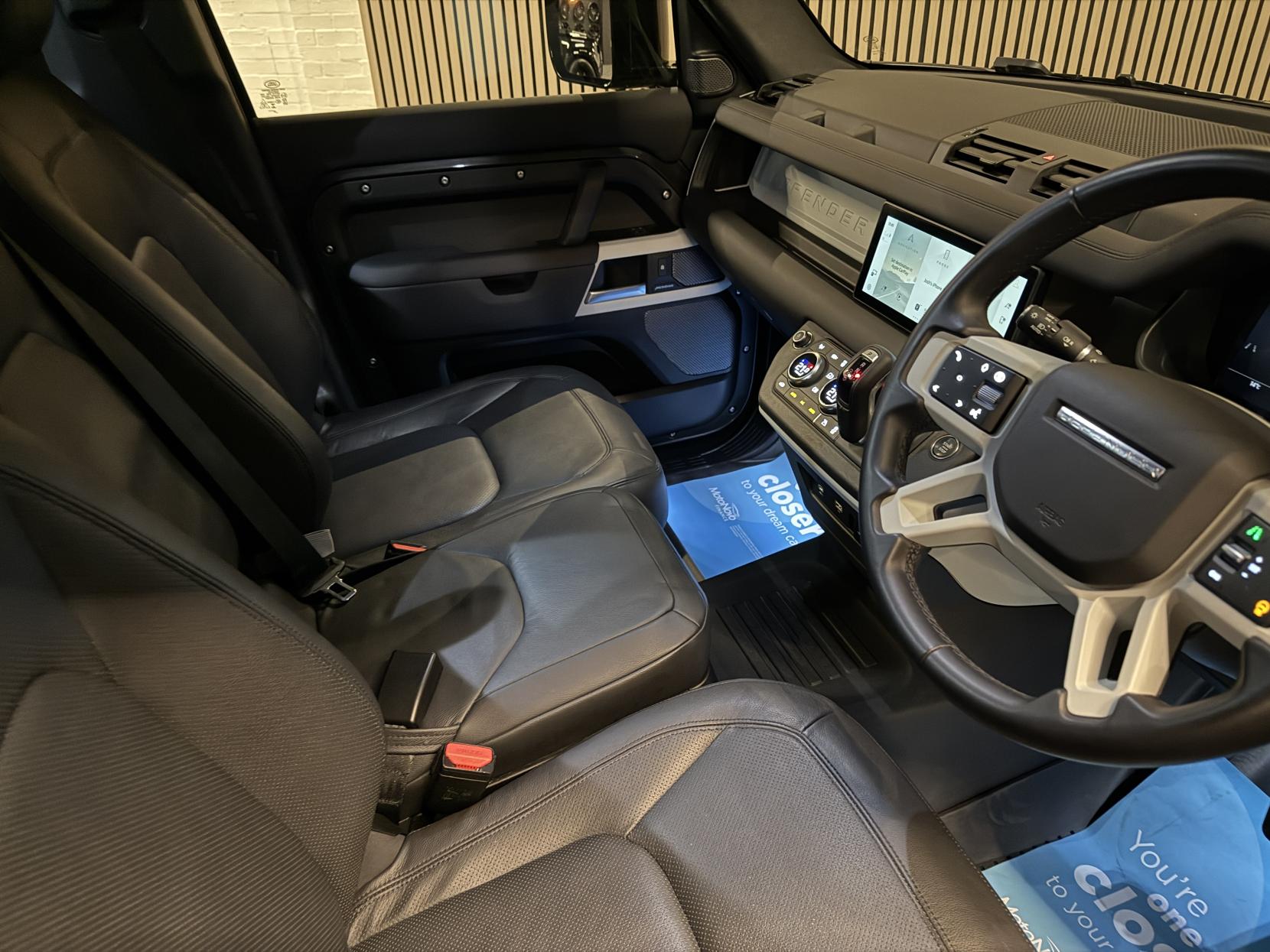 Land Rover Defender 110 3.0 D250 MHEV SE Hard Top SUV 5dr Diesel Auto 4WD MWB Euro 6 (s/s) (250 ps)